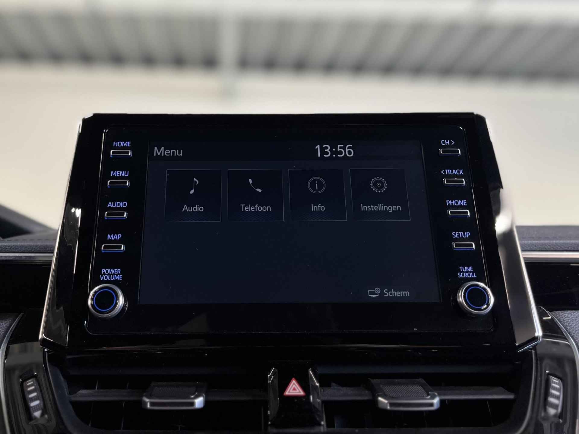 Toyota Corolla Touring Sports 1.8 Hybrid GR-Sport | Stoelverwarming & Stuurwielverwarming | Apple Carplay / Android Auto | - 29/38