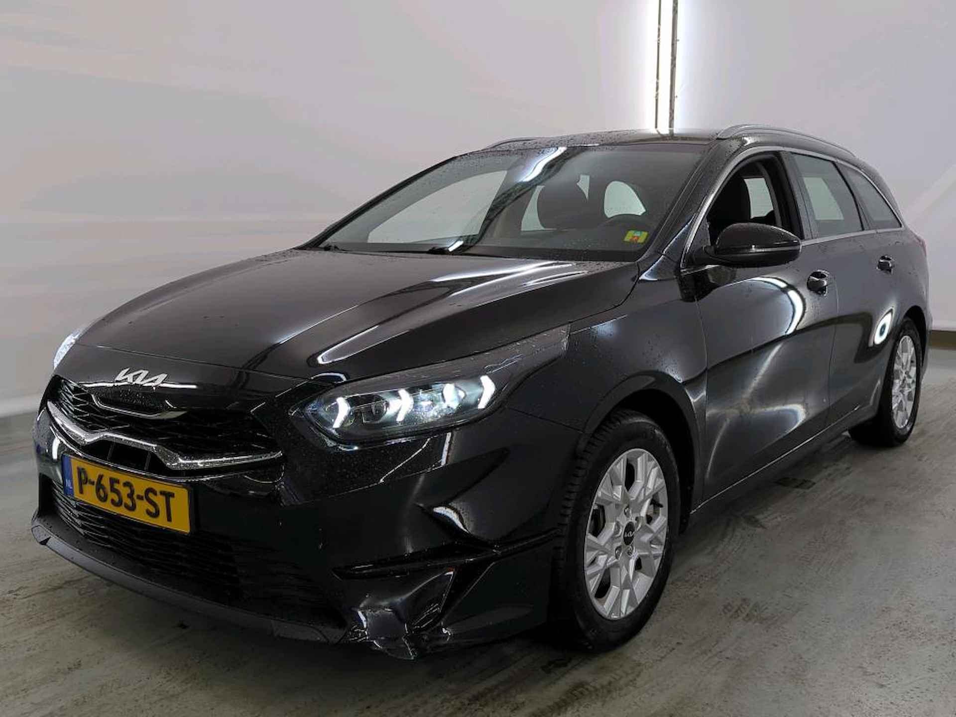 Kia Ceed Sportswagon 1.5 T-GDi DynamicLine NL AUTO | 4x in voorraad CAMERA | TREKHAAK | CARPLAY | - 1/15