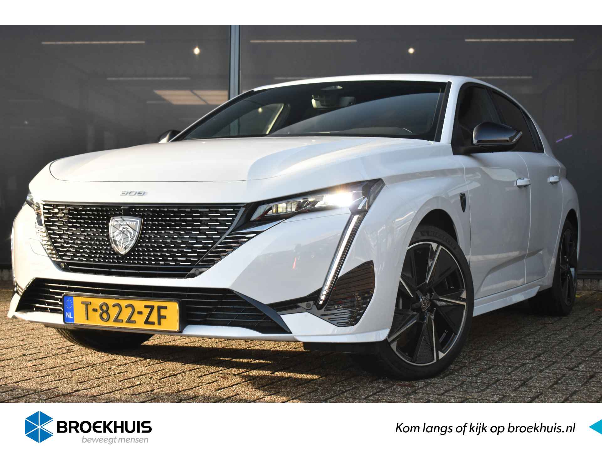 Peugeot E-308 EV GT First Edition 54 kWh | Navigatie Pro | Keyless-Entry | Stoel/Stuurverwarming | Achteruitrijcamera | LED-Matrix | Dodehoek- - 1/53