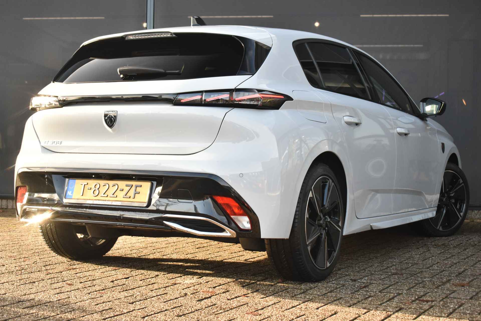 Peugeot E-308 EV GT First Edition 54 kWh | Navigatie Pro | Keyless-Entry | Stoel/Stuurverwarming | Achteruitrijcamera | LED-Matrix | Dodehoek- - 3/53