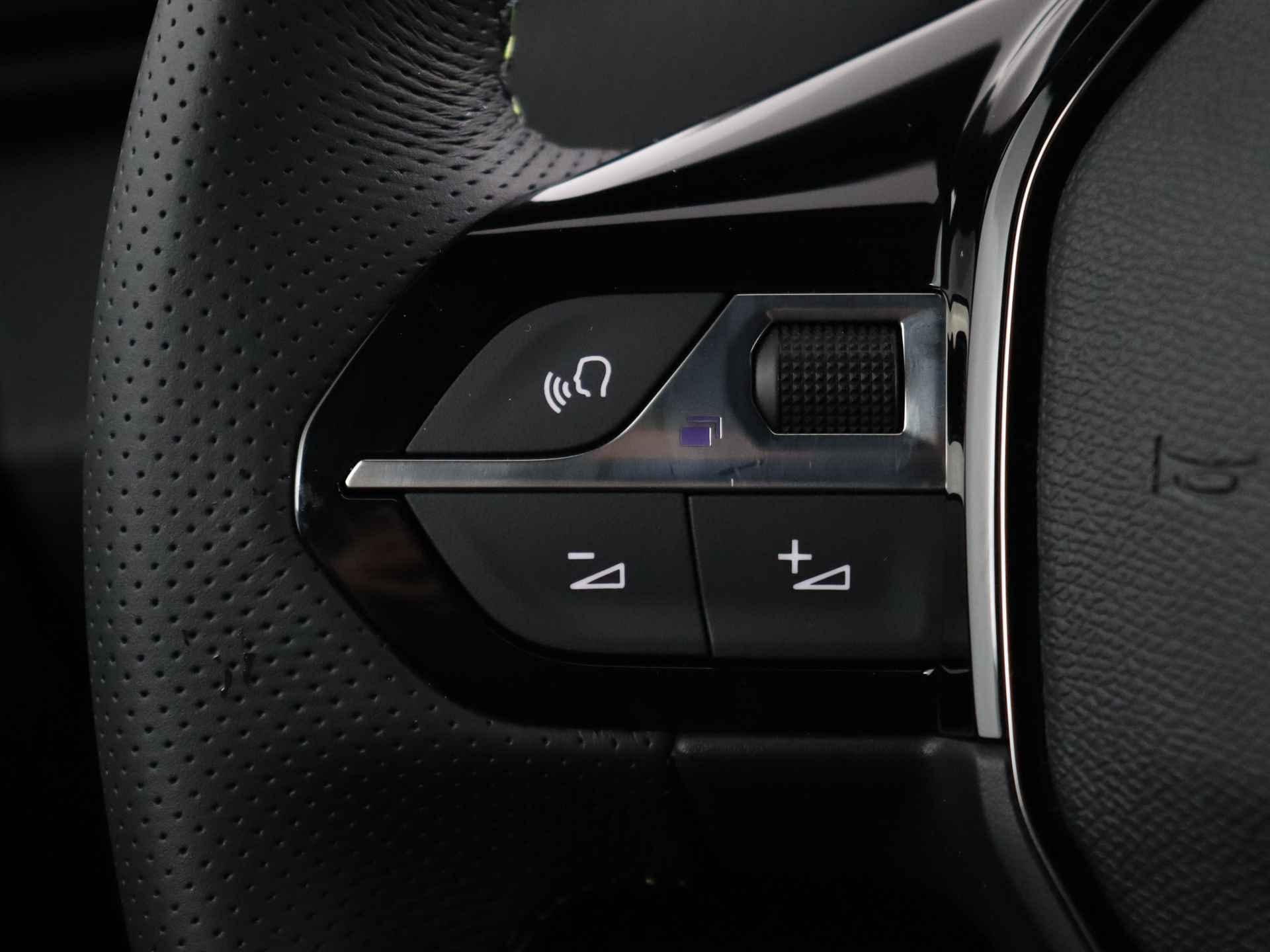 Peugeot e-2008 EV GT 54 kWh | Navigatie | Camera | Climate | Cruise | Parkeersensoren V+A | Apple Carplay & Android Auto | - 6/39