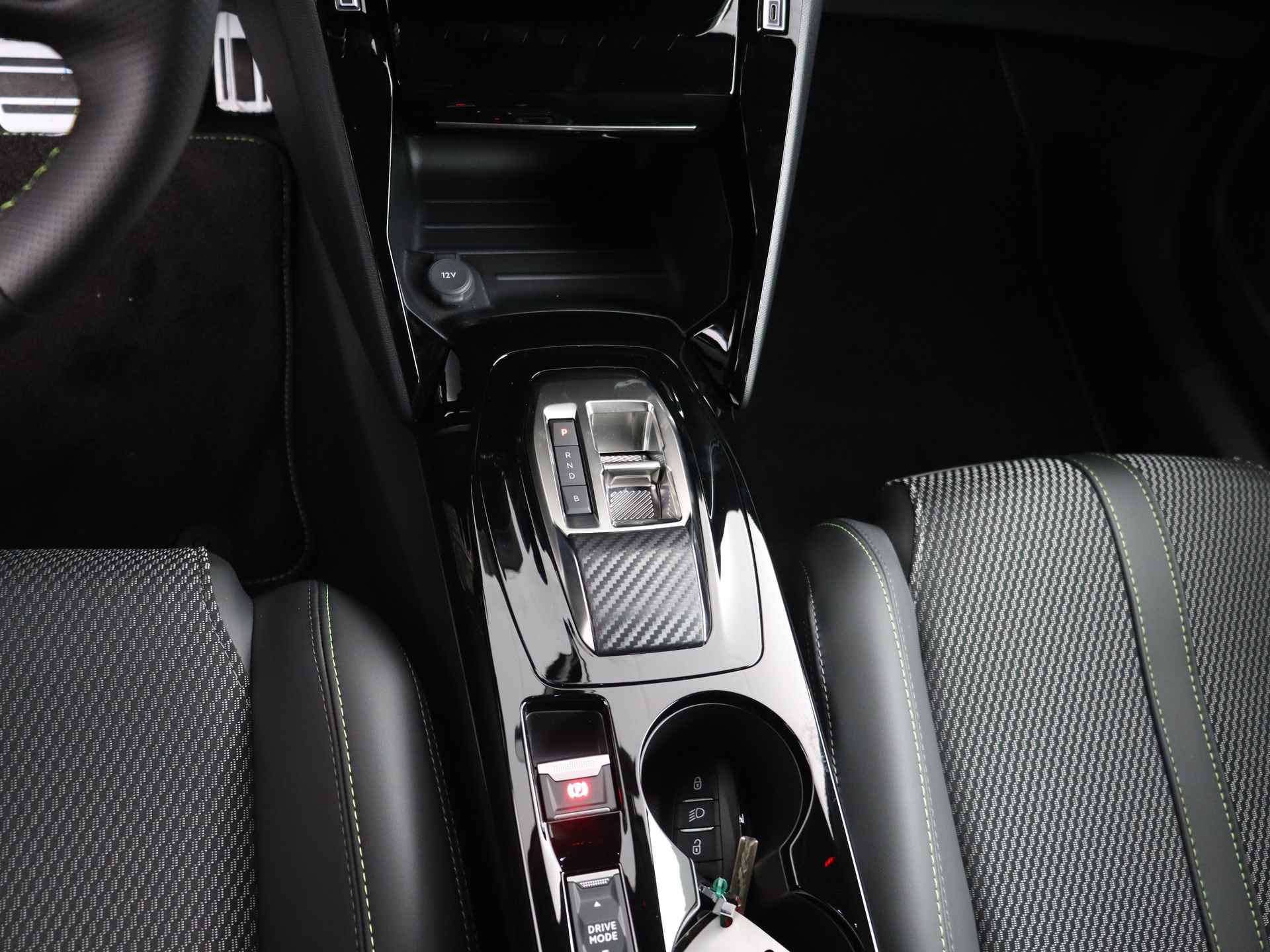 Peugeot e-2008 EV GT 54 kWh | Navigatie | Camera | Climate | Cruise | Parkeersensoren V+A | Apple Carplay & Android Auto | - 10/39
