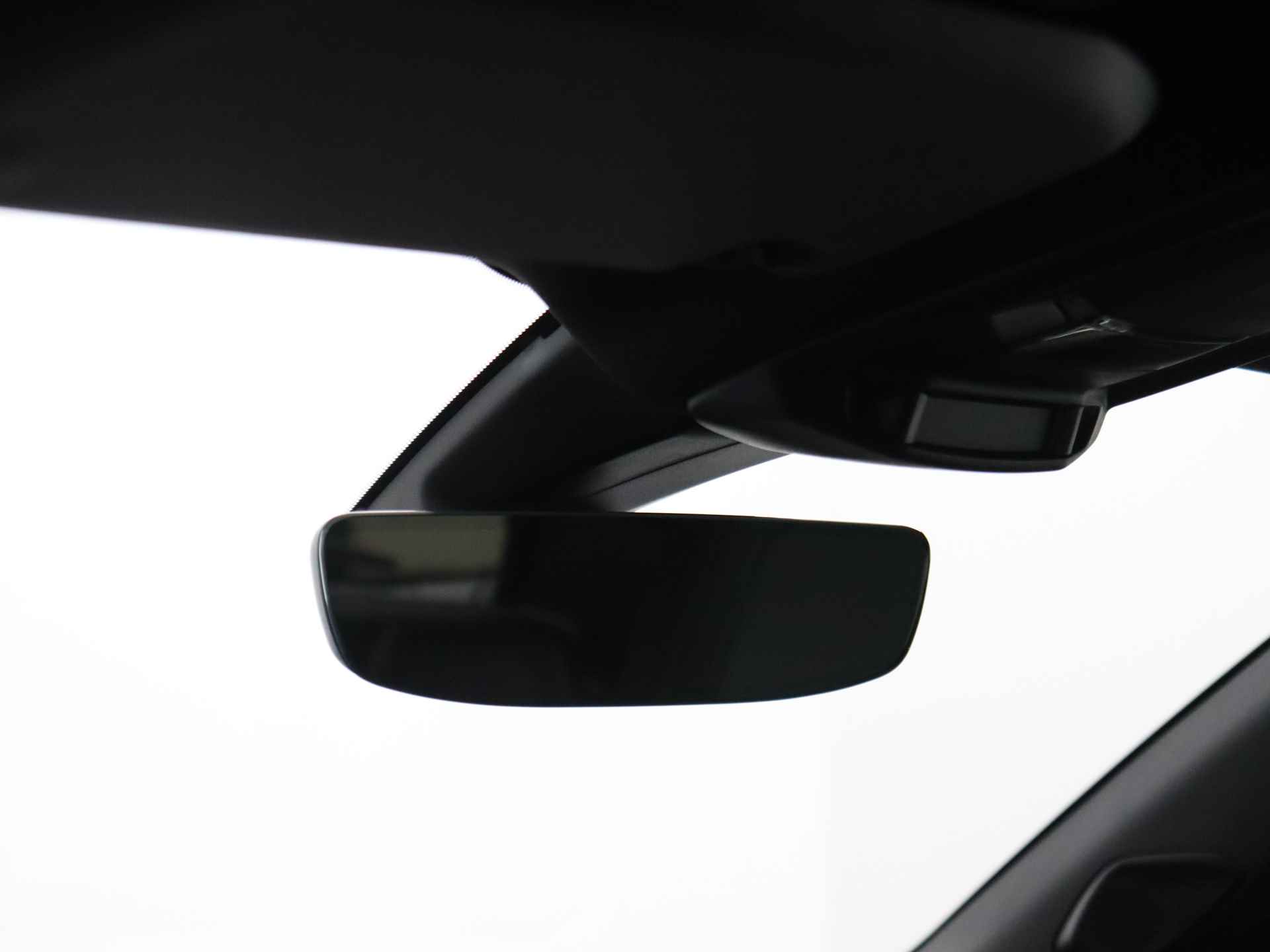 Peugeot e-2008 EV GT 54 kWh | Navigatie | Camera | Climate | Cruise | Parkeersensoren V+A | Apple Carplay & Android Auto | - 15/39