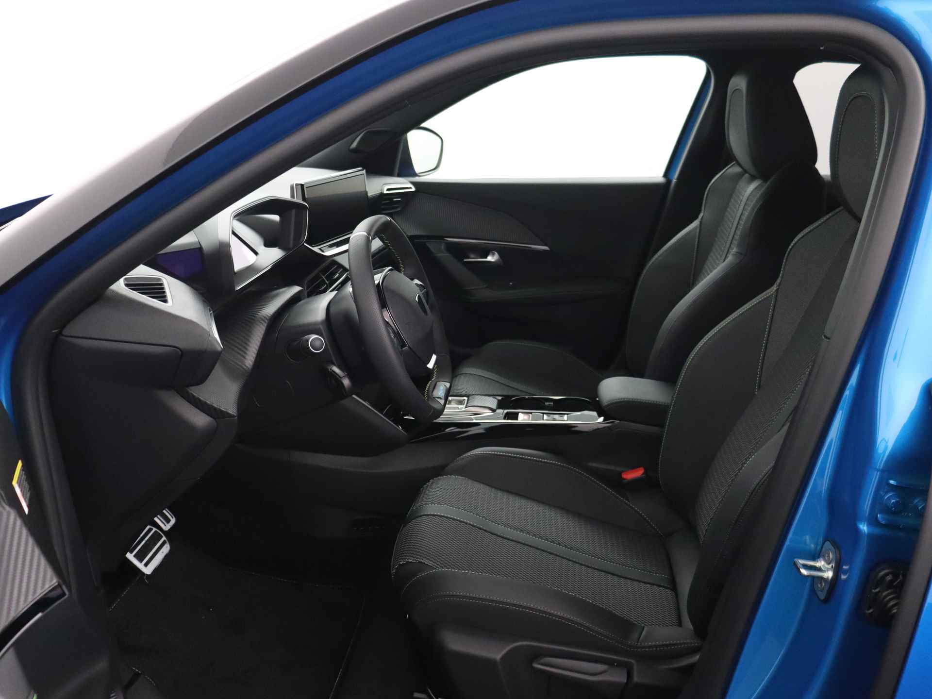 Peugeot e-2008 EV GT 54 kWh | Navigatie | Camera | Climate | Cruise | Parkeersensoren V+A | Apple Carplay & Android Auto | - 16/39