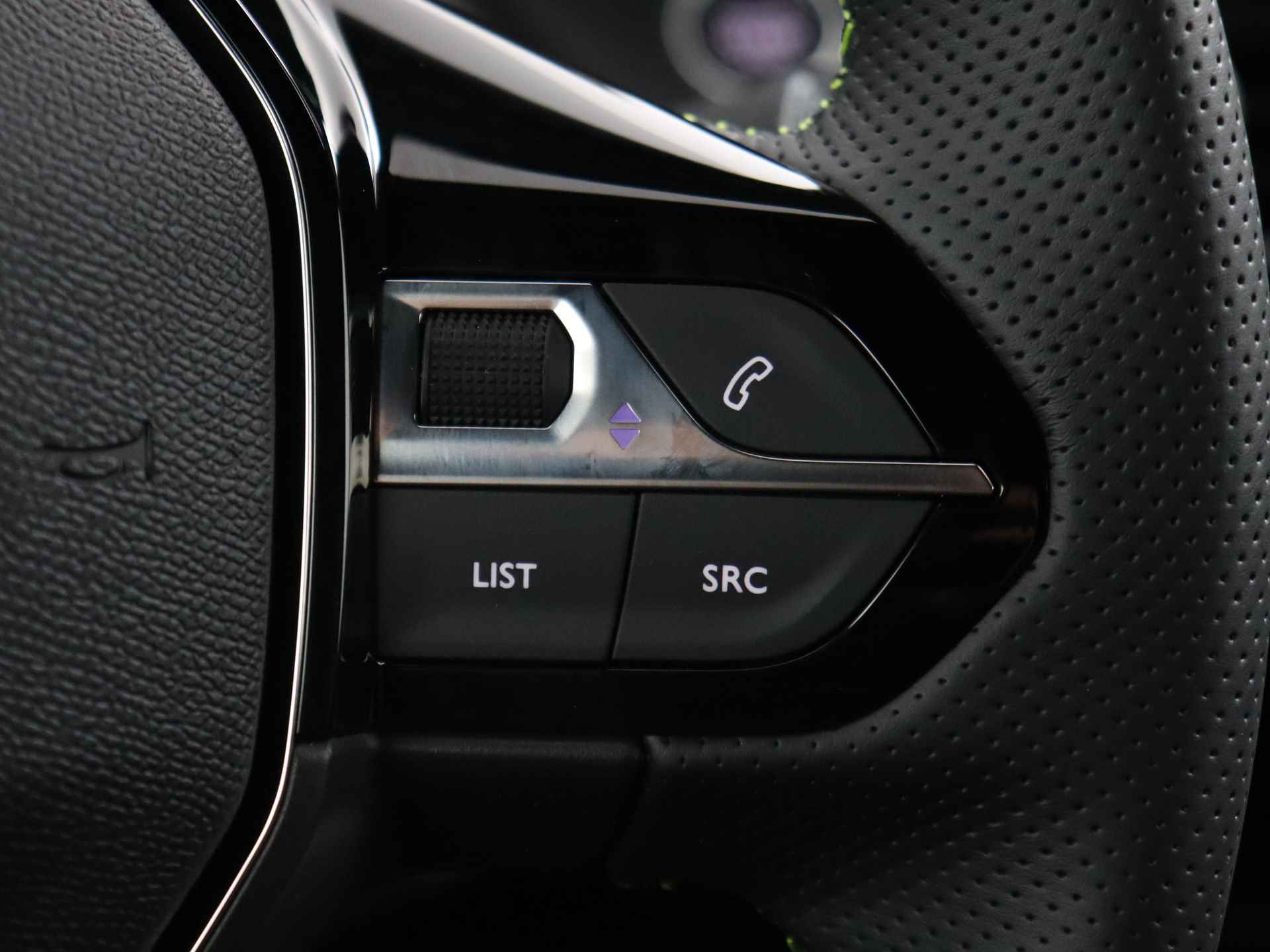 Peugeot e-2008 EV GT 54 kWh | Navigatie | Camera | Climate | Cruise | Parkeersensoren V+A | Apple Carplay & Android Auto | - 17/39