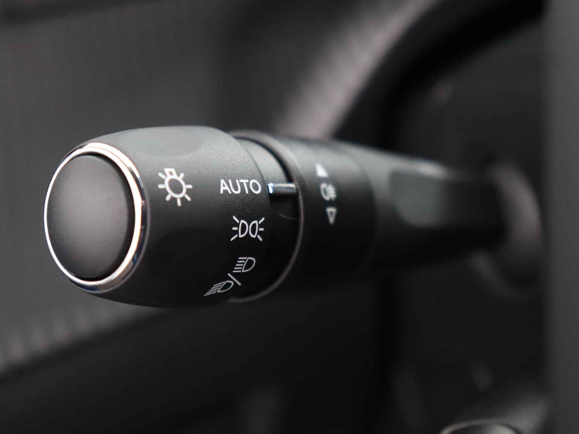 Peugeot e-2008 EV GT 54 kWh | Navigatie | Camera | Climate | Cruise | Parkeersensoren V+A | Apple Carplay & Android Auto | - 18/39