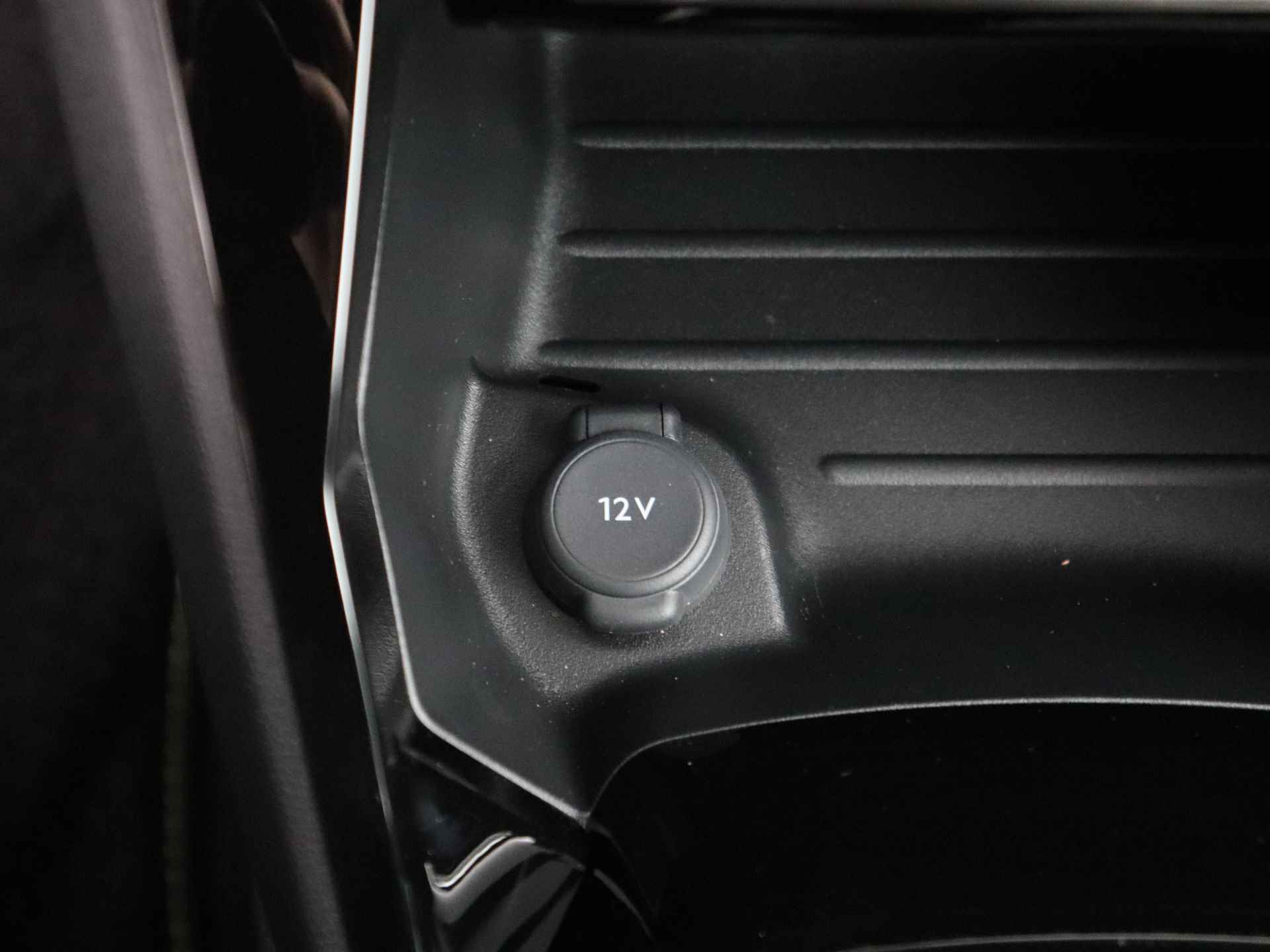 Peugeot e-2008 EV GT 54 kWh | Navigatie | Camera | Climate | Cruise | Parkeersensoren V+A | Apple Carplay & Android Auto | - 29/39