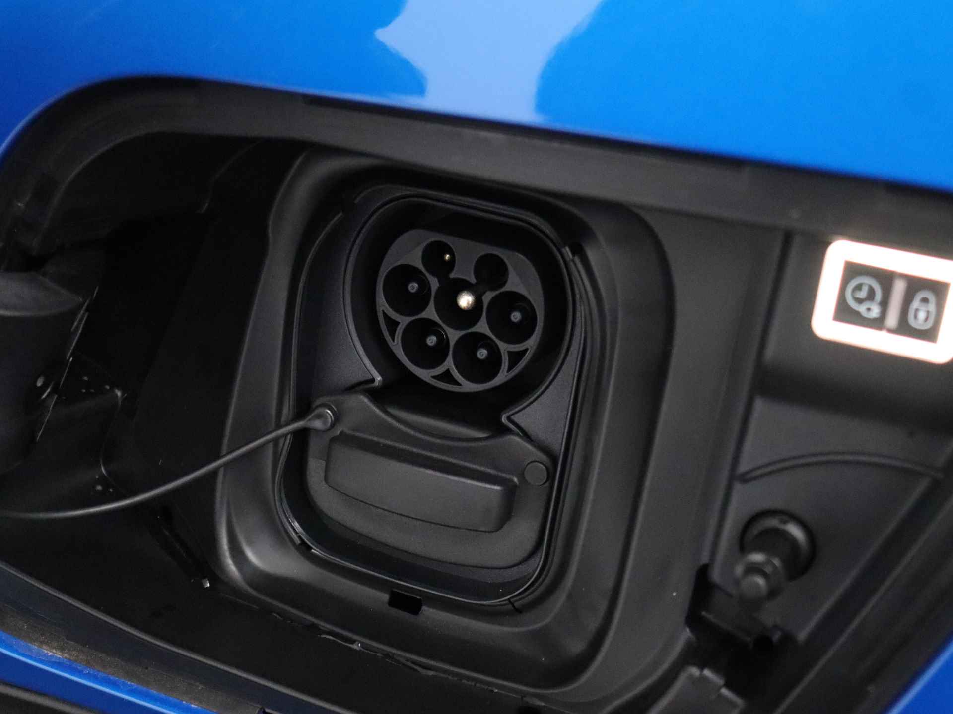 Peugeot e-2008 EV GT 54 kWh | Navigatie | Camera | Climate | Cruise | Parkeersensoren V+A | Apple Carplay & Android Auto | - 38/39