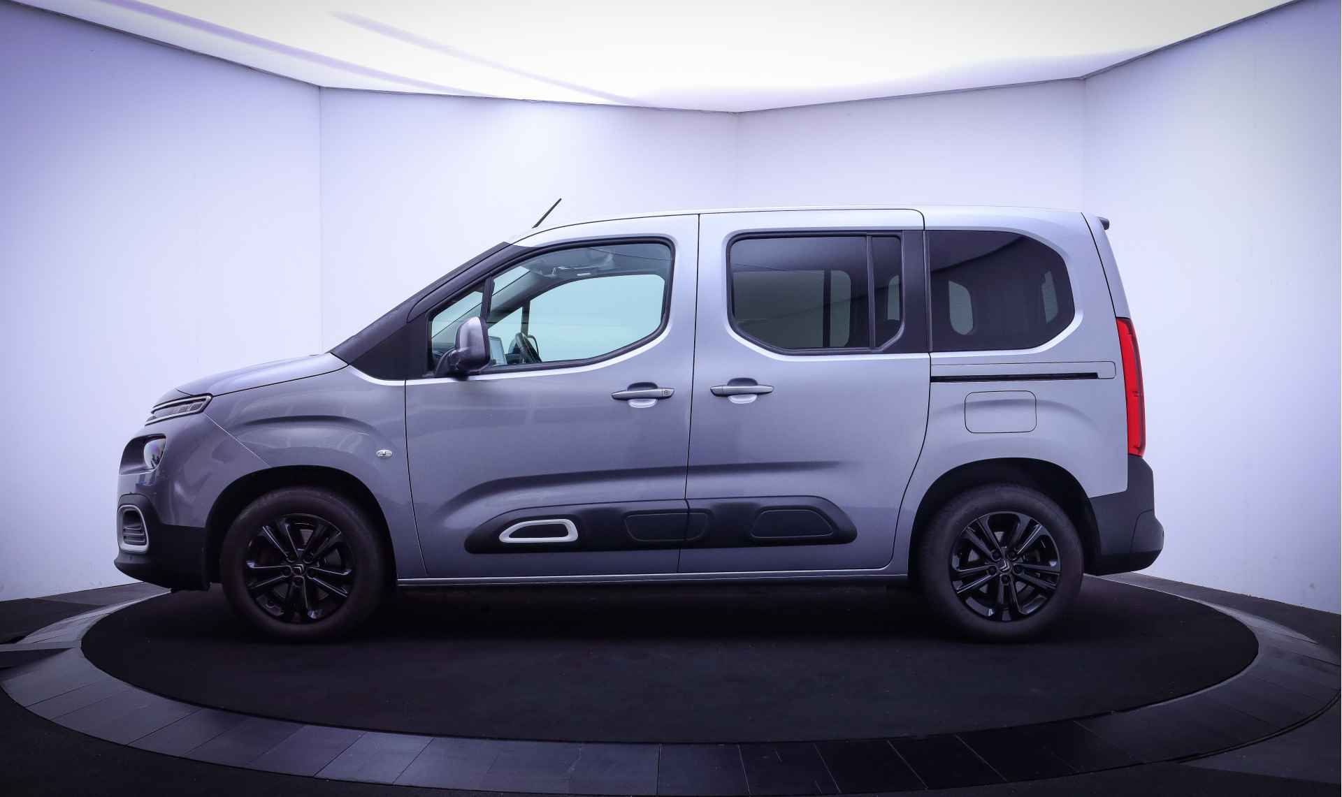 Citroën Berlingo 1.2T Aut. Feel NAVI/CARPLAY/TREKHAAK/CRUISE/CLIMA/2X SCHUIFDEUR/LED DAGRIJ/LMV - 12/25