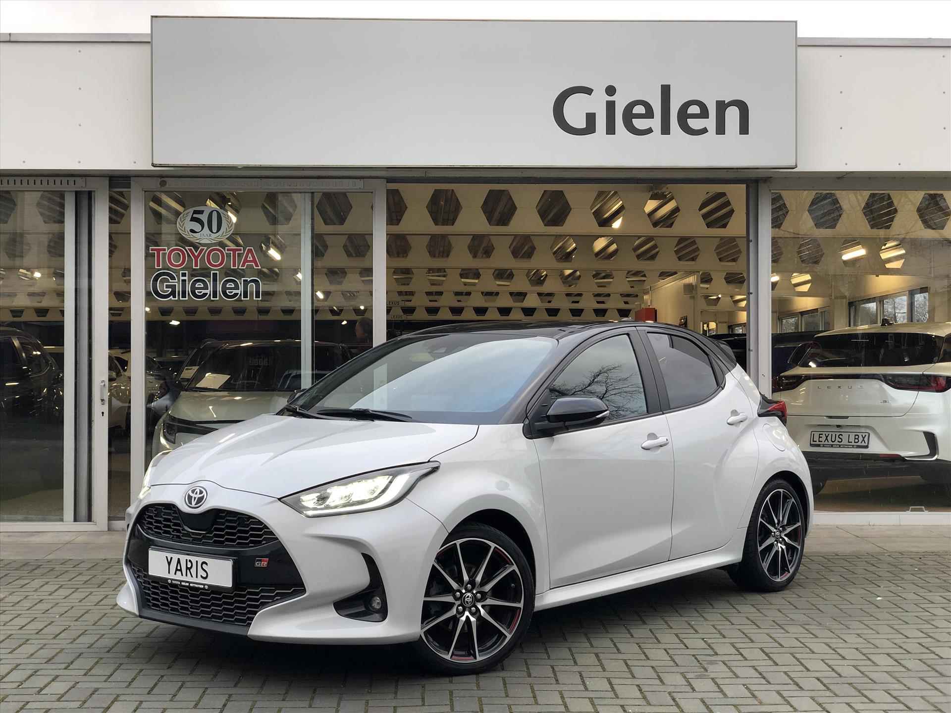 Toyota Yaris 1.5 Hybrid GR Sport | JBL, Dodehoekherkenning, Stoelverwarming, Smart connect, Dynamic Grey, Keyless, CarPlay, Half Leer - 1/42