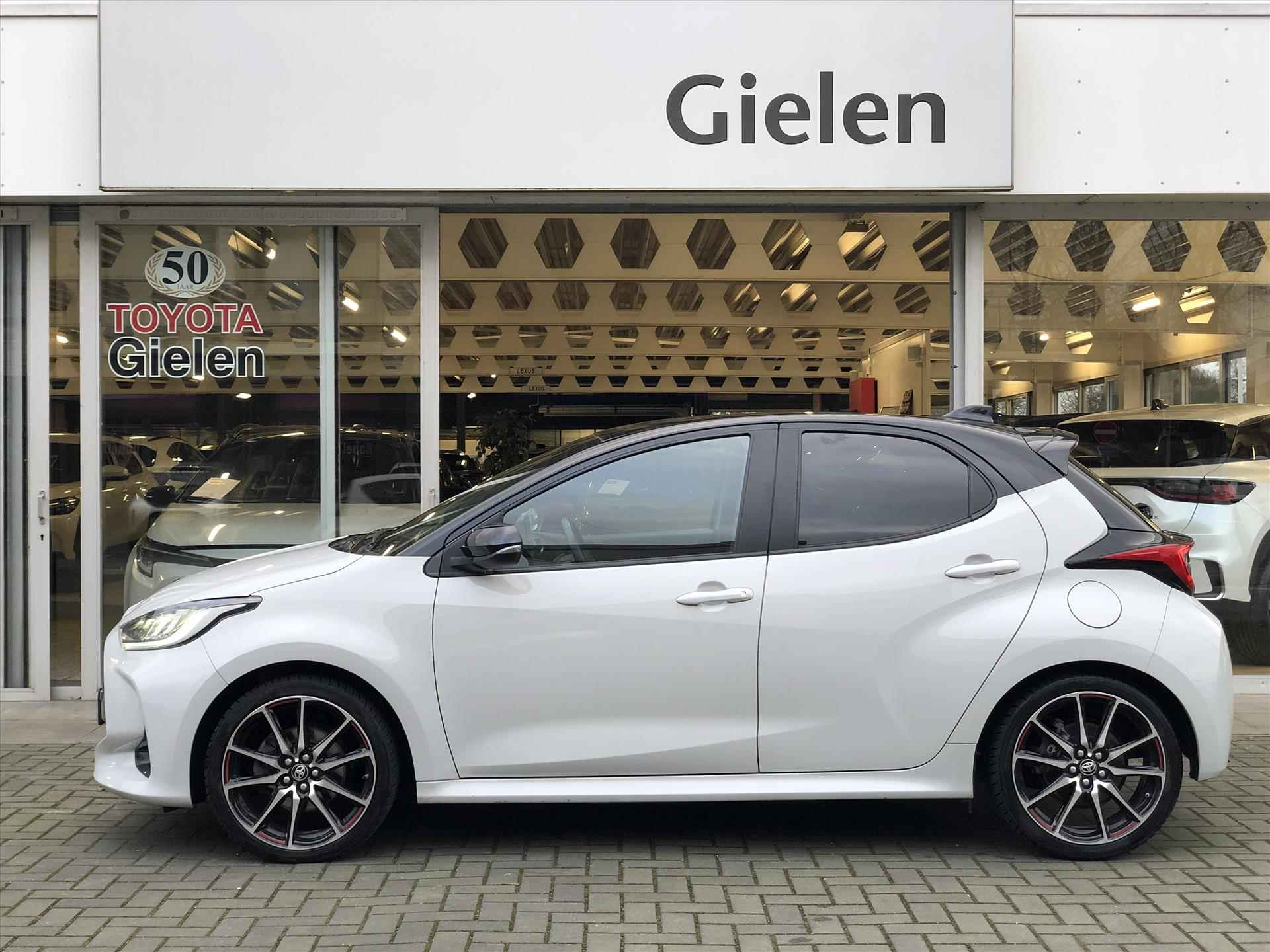 Toyota Yaris 1.5 Hybrid GR Sport | JBL, Dodehoekherkenning, Stoelverwarming, Smart connect, Dynamic Grey, Keyless, CarPlay, Half Leer - 5/42