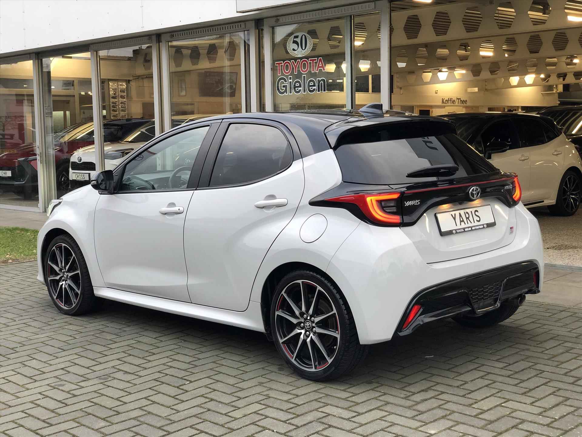 Toyota Yaris 1.5 Hybrid GR Sport | JBL, Dodehoekherkenning, Stoelverwarming, Smart connect, Dynamic Grey, Keyless, CarPlay, Half Leer - 8/42