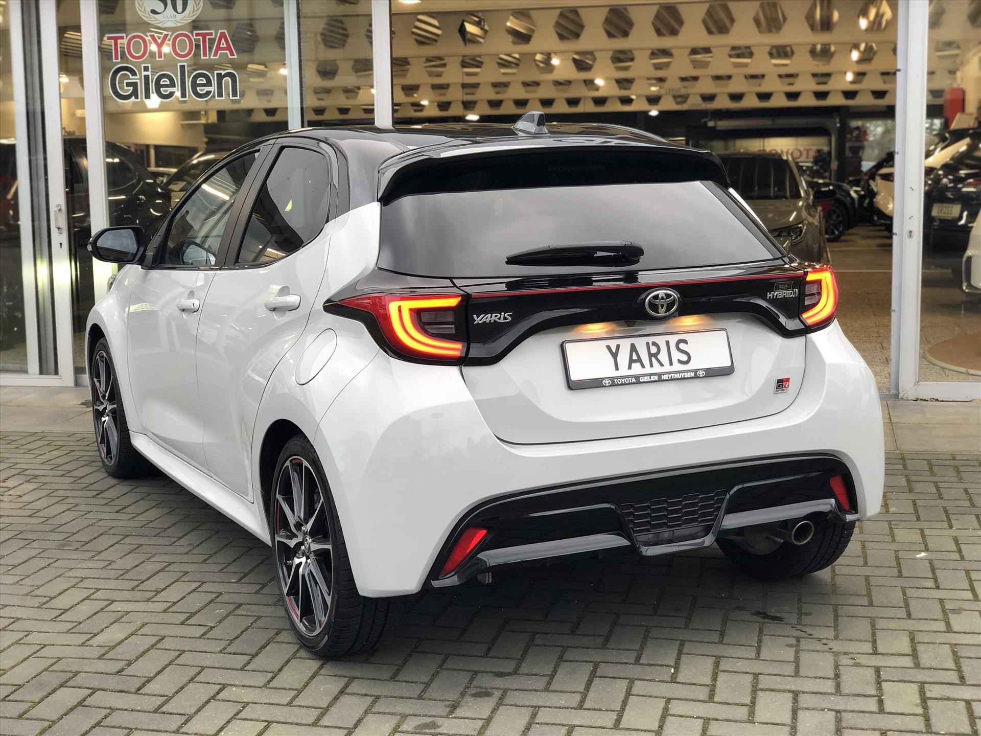 Toyota Yaris 1.5 Hybrid GR Sport | JBL, Dodehoekherkenning, Stoelverwarming, Smart connect, Dynamic Grey, Keyless, CarPlay, Half Leer - 14/42