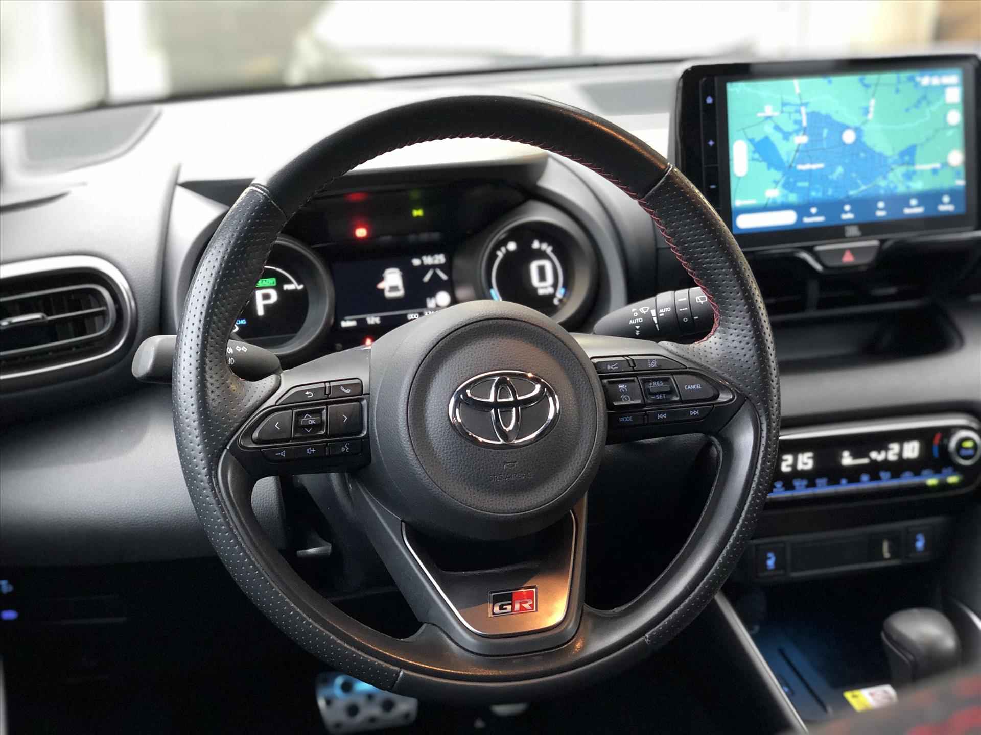 Toyota Yaris 1.5 Hybrid GR Sport | JBL, Dodehoekherkenning, Stoelverwarming, Smart connect, Dynamic Grey, Keyless, CarPlay, Half Leer - 15/42