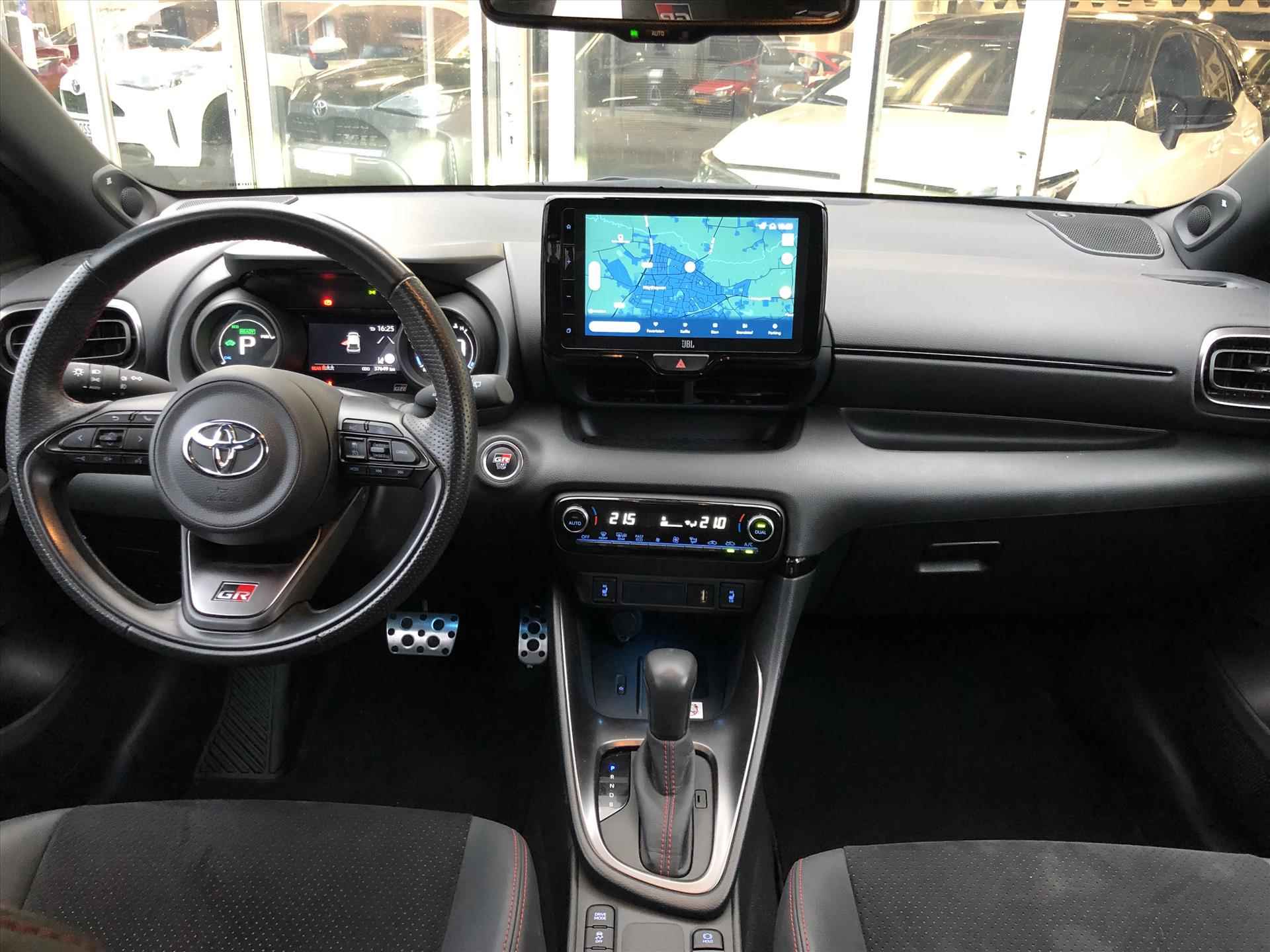 Toyota Yaris 1.5 Hybrid GR Sport | JBL, Dodehoekherkenning, Stoelverwarming, Smart connect, Dynamic Grey, Keyless, CarPlay, Half Leer - 17/42