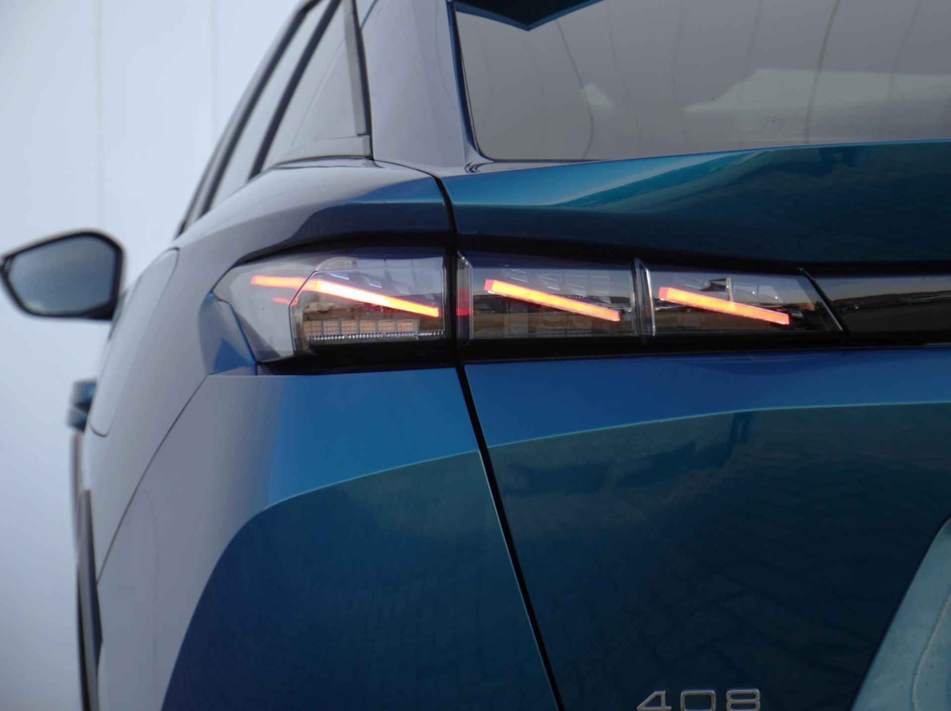 Peugeot 408 1.6 HYbrid GT EAT8 First Edition 225 Pk | AGR Comfort Stoel | Massage & Stoelverwarming | Elektronische Achterklep | 20 Inch Velgen | Adaptieve Cruise Control | Navigatie | Draadloos Apple Carplay & Android Auto - 17/64