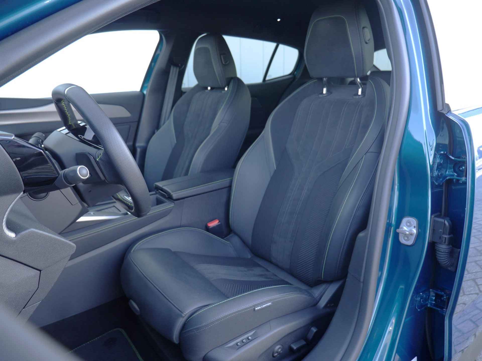 Peugeot 408 1.6 HYbrid GT EAT8 First Edition 225 Pk | AGR Comfort Stoel | Massage & Stoelverwarming | Elektronische Achterklep | 20 Inch Velgen | Adaptieve Cruise Control | Navigatie | Draadloos Apple Carplay & Android Auto - 18/64