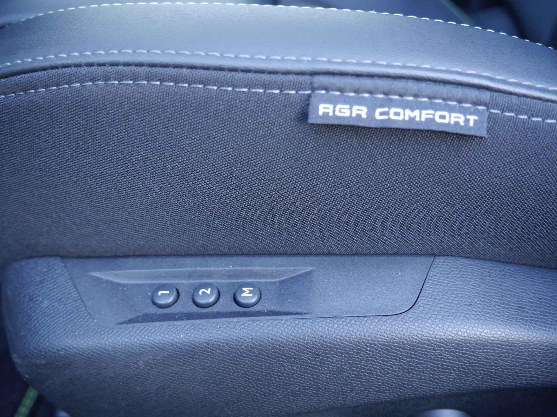Peugeot 408 1.6 HYbrid GT EAT8 First Edition 225 Pk | AGR Comfort Stoel | Massage & Stoelverwarming | Elektronische Achterklep | 20 Inch Velgen | Adaptieve Cruise Control | Navigatie | Draadloos Apple Carplay & Android Auto - 21/64