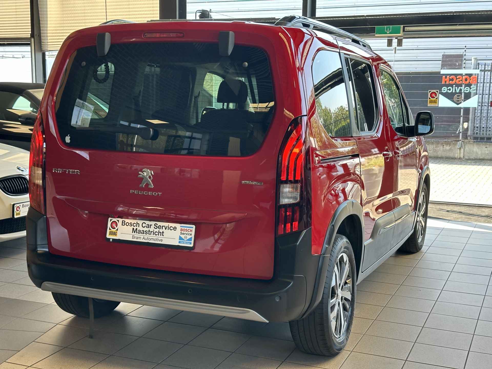 Peugeot Rifter 1.2 Puretech GT-Line | Panorama | Key-less | PDC | Wireless charging | Carplay | Winter-pakket | 17' | Interesse, Proefrit? Bel of app met: 06-24 28 28 42 - 19/41