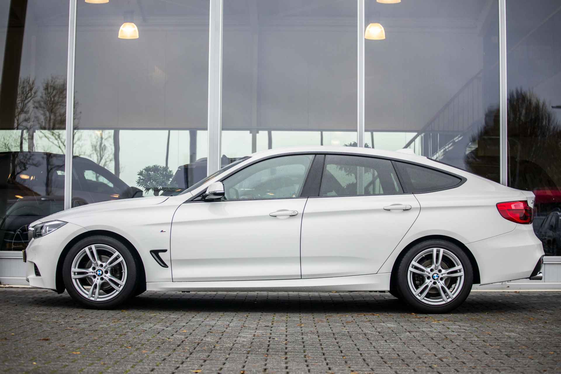 BMW 3-serie Gran Turismo 320i High Executive M-Sport | Automaat | NL Auto | Harman Kardon | Camera - 5/43