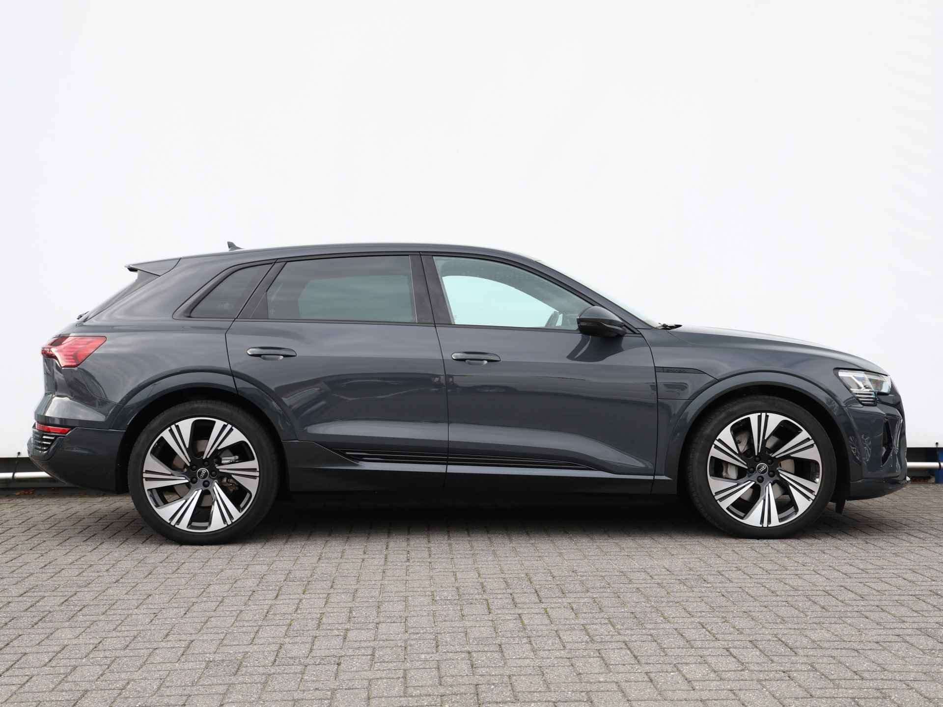 Audi Q8 e-tron 50 quattro 95 kWh 340pk | 22" Velgen | Leder | Stoelverwarming | Navi | Apple Carplay - 2/43