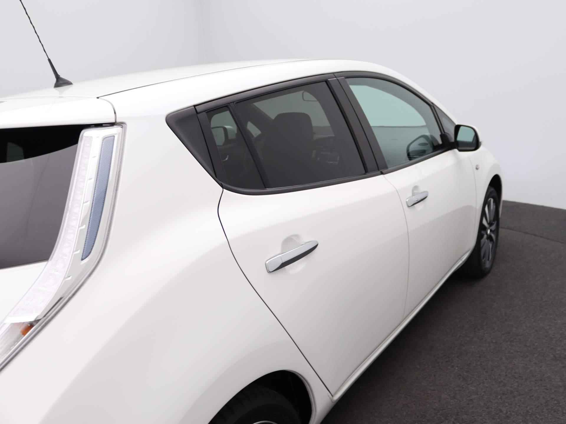 Nissan LEAF Tekna 30 kWh Airco | Navigatie | Achteruitrijcamera | Cruise Control Leren Bekleding | - 38/46