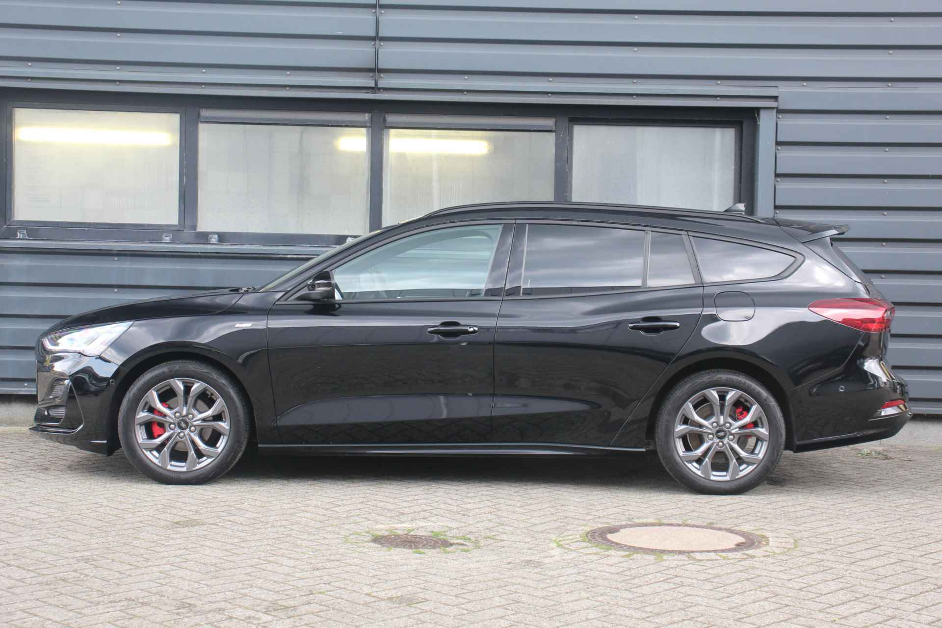 Ford Focus Wagon 1.0 125 pk Hybrid ST Line Style Design pack ST-Line Style | Privacy glass | Family pack | Parking pack | Winter pack | Tre | Design pack ST-Line Style | Privacy glass | Family pack | Parking pack | Winter pack | Trekhaak voorbereiding - 3/39