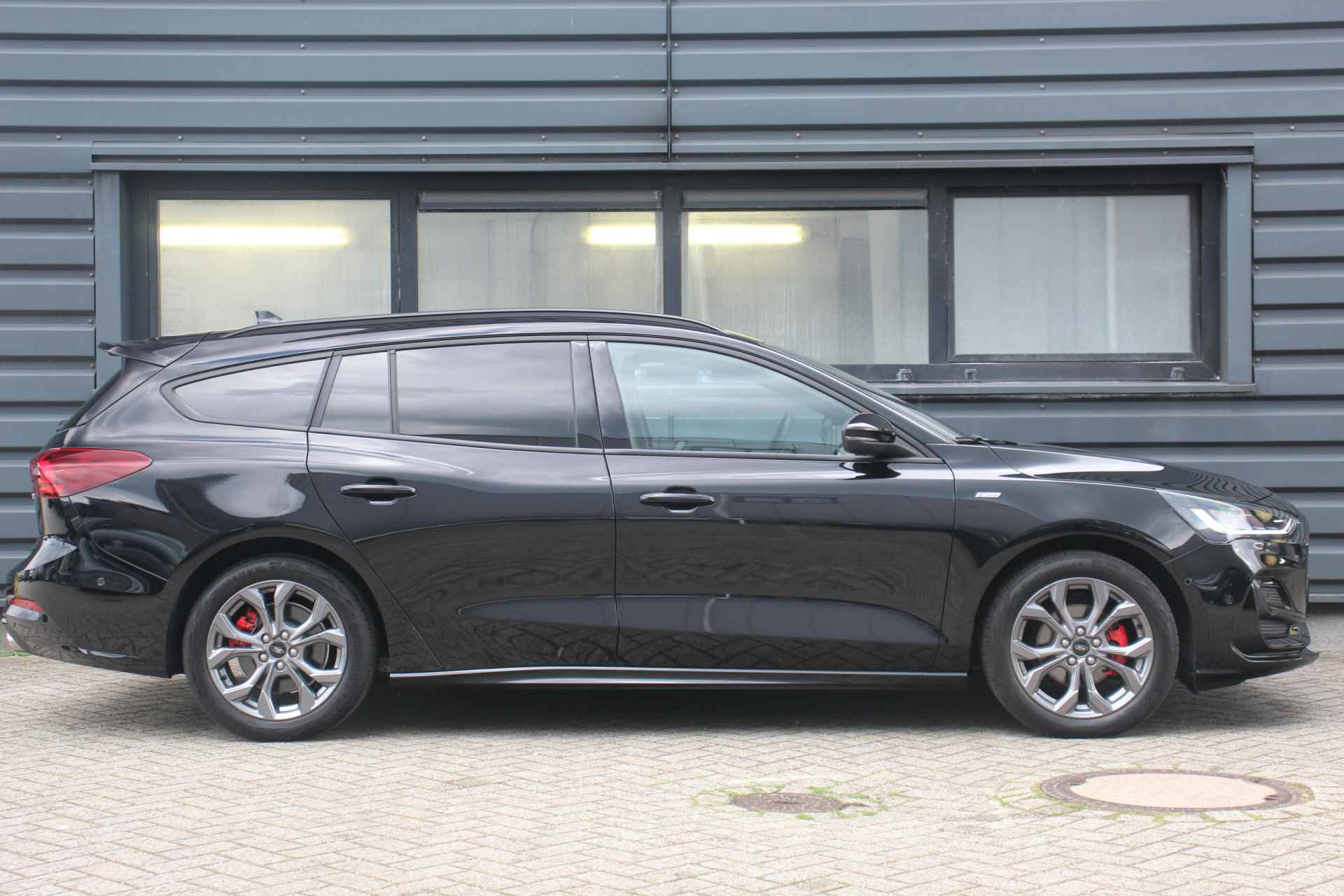 Ford Focus Wagon 1.0 125 pk Hybrid ST Line Style Design pack ST-Line Style | Privacy glass | Family pack | Parking pack | Winter pack | Tre | Design pack ST-Line Style | Privacy glass | Family pack | Parking pack | Winter pack | Trekhaak voorbereiding - 7/39