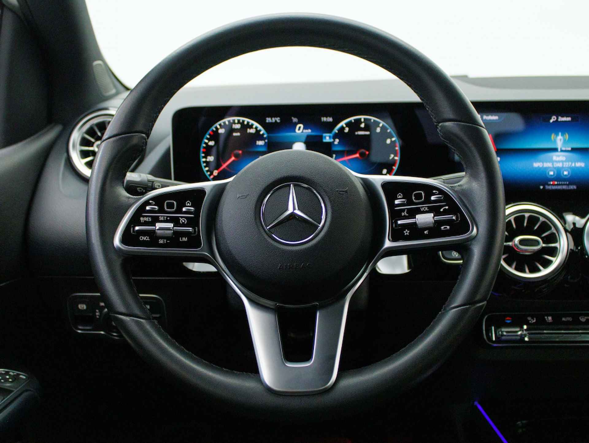 Mercedes-benz B-klasse 180 Launch Edition Premium | All-seasons | LED | 360° camera - 25/50