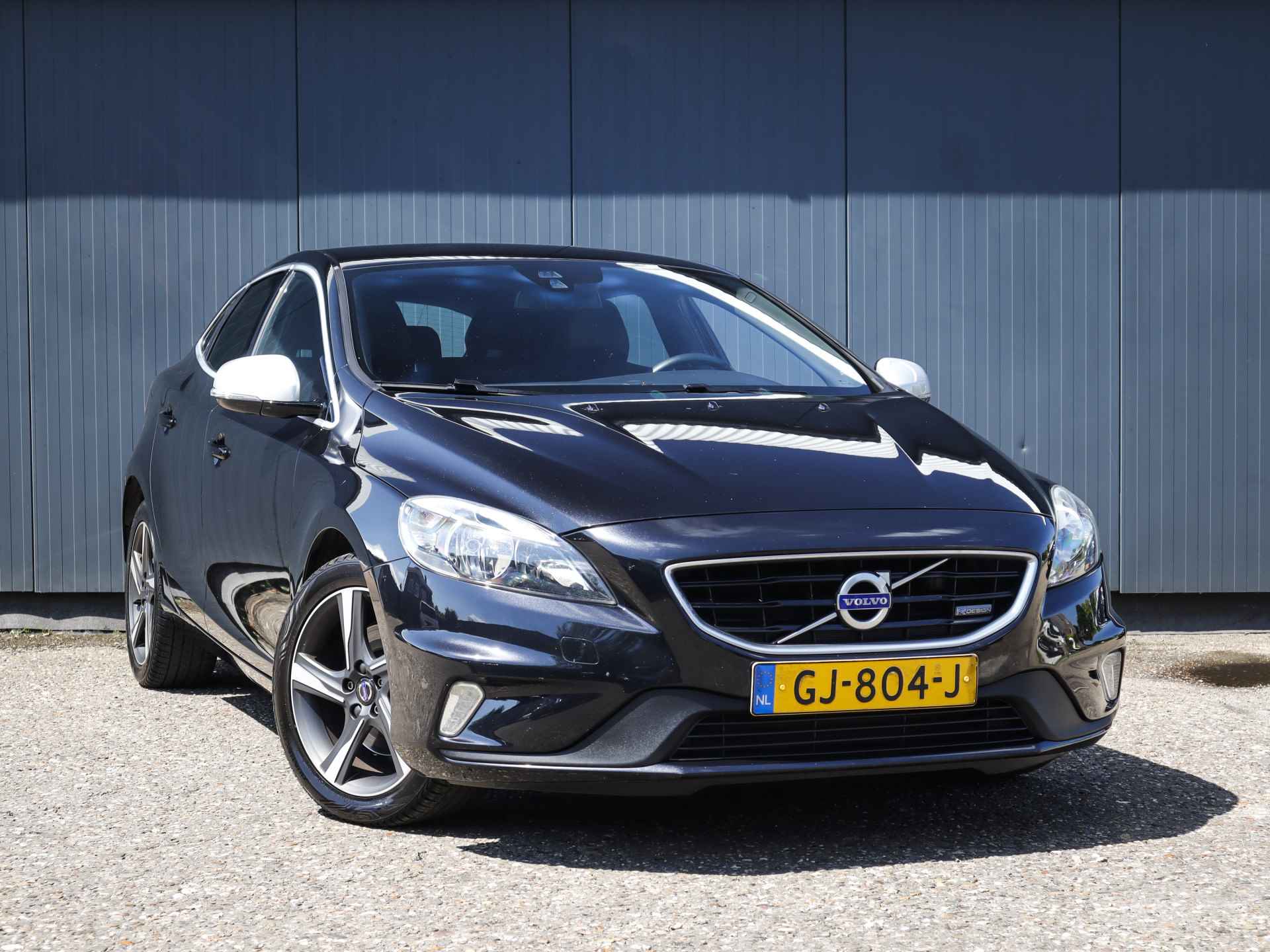 Volvo V40 1.6 T3 Summum (150 PK) Keurig-Onderh, 12-Mnd-BOVAG, NL-Auto, Navigatie, Cruisecontrol, Alarm-Klasse-3, Parkeersensoren, Leer, Bluetooth, Lm-Velgen-17Inch, Privacy-Glas, Black-Edition - 28/33