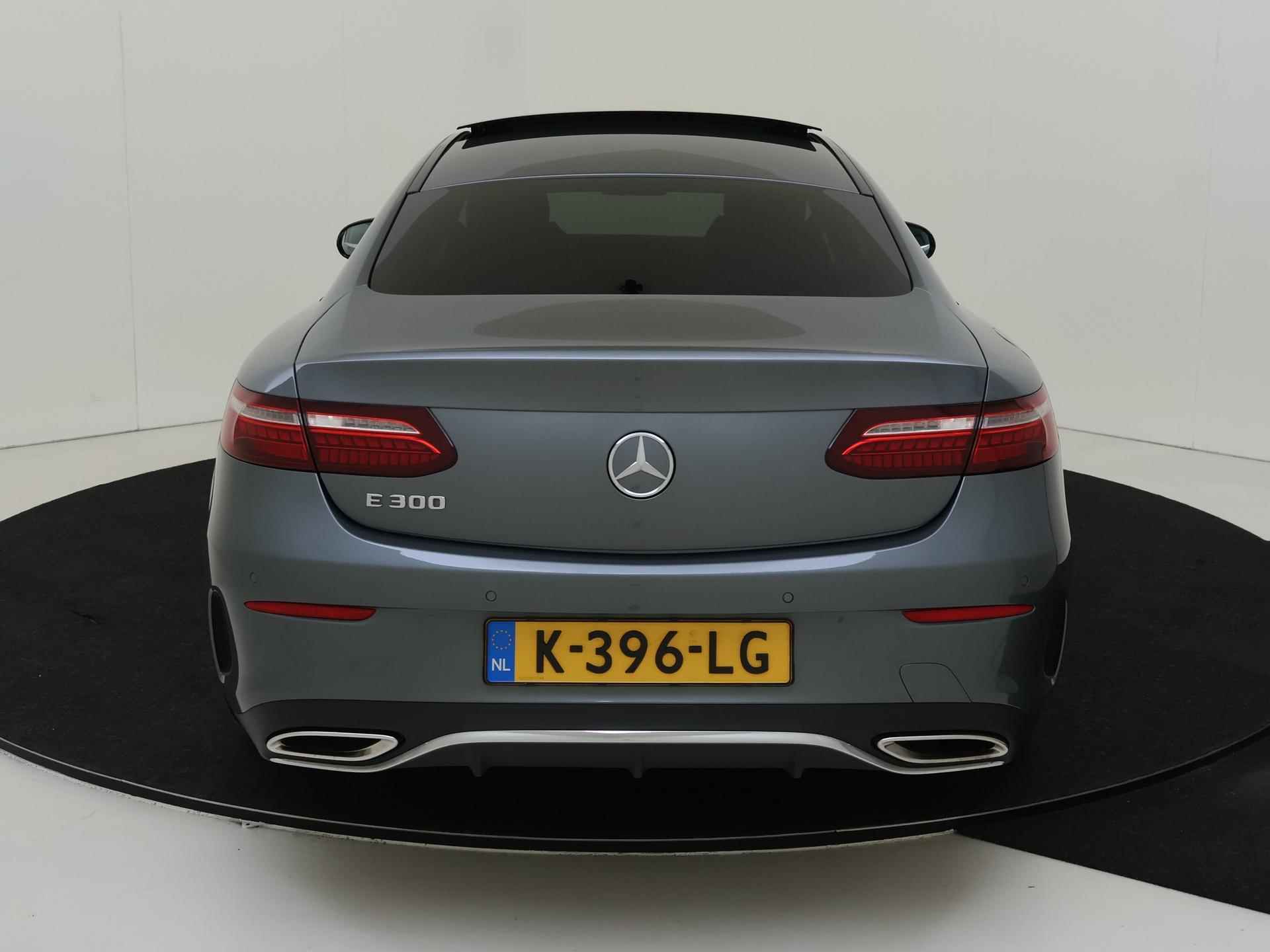 Mercedes-Benz E-klasse Coupé 300 AMG Line / Premium Plus/ Panoramadak/ Memory/ Burmester/ Stoelverwarming- & ventilatie - 8/35