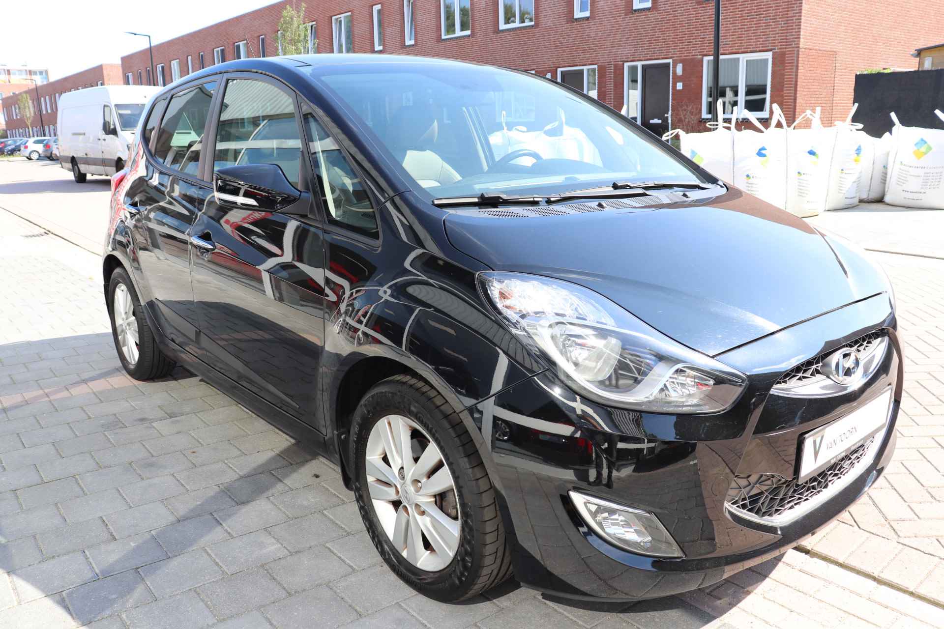 Hyundai ix20 1.6i i-Catcher automaat. lage km stand! Panoramadak, navigatie. - 5/31