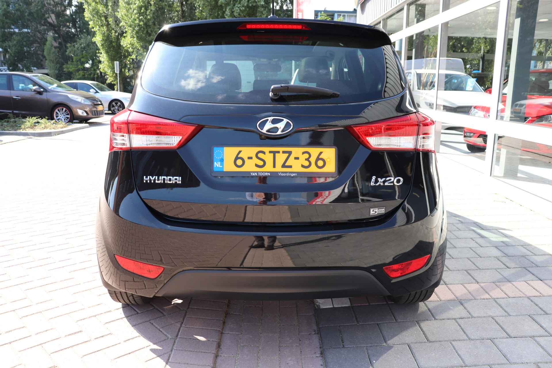 Hyundai ix20 1.6i i-Catcher automaat. lage km stand! Panoramadak, navigatie. - 7/31