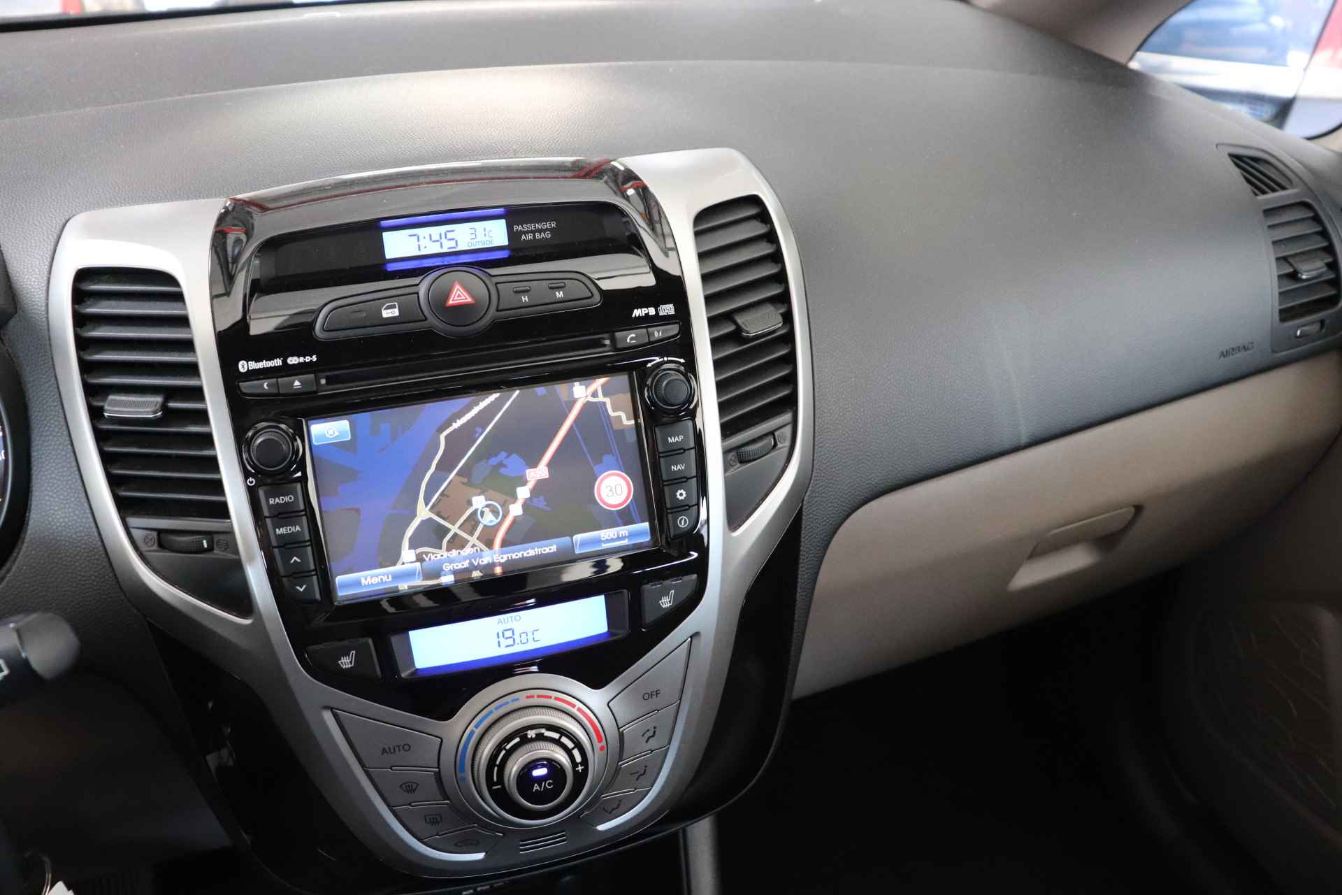 Hyundai ix20 1.6i i-Catcher automaat. lage km stand! Panoramadak, navigatie. - 16/31