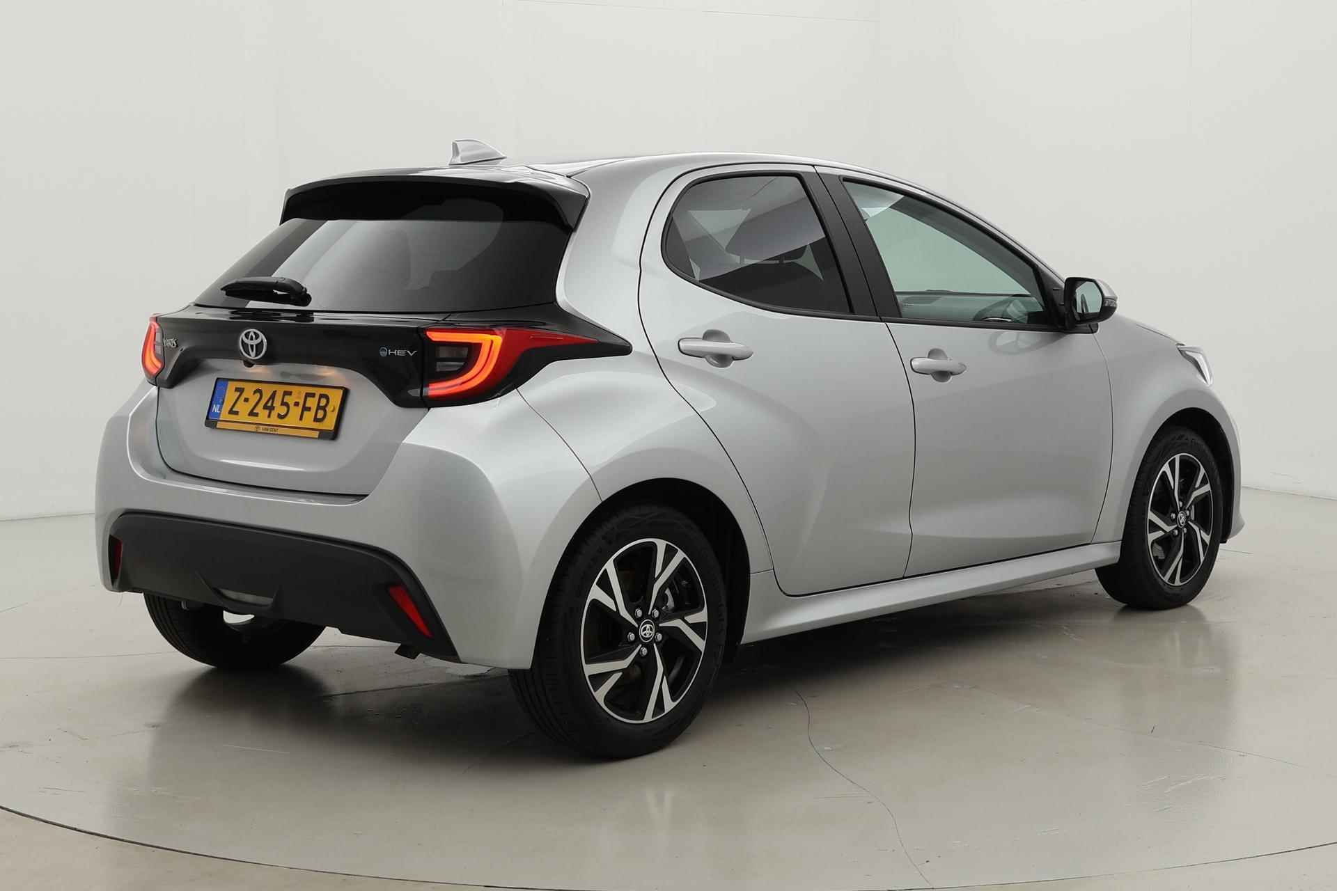 Toyota Yaris 1.5 Hybrid 115 First Edition | Navigatie | Adaptive Cruise Control | Keyless Entry | Apple Carplay / Android Auto | 16 inch - 4/35