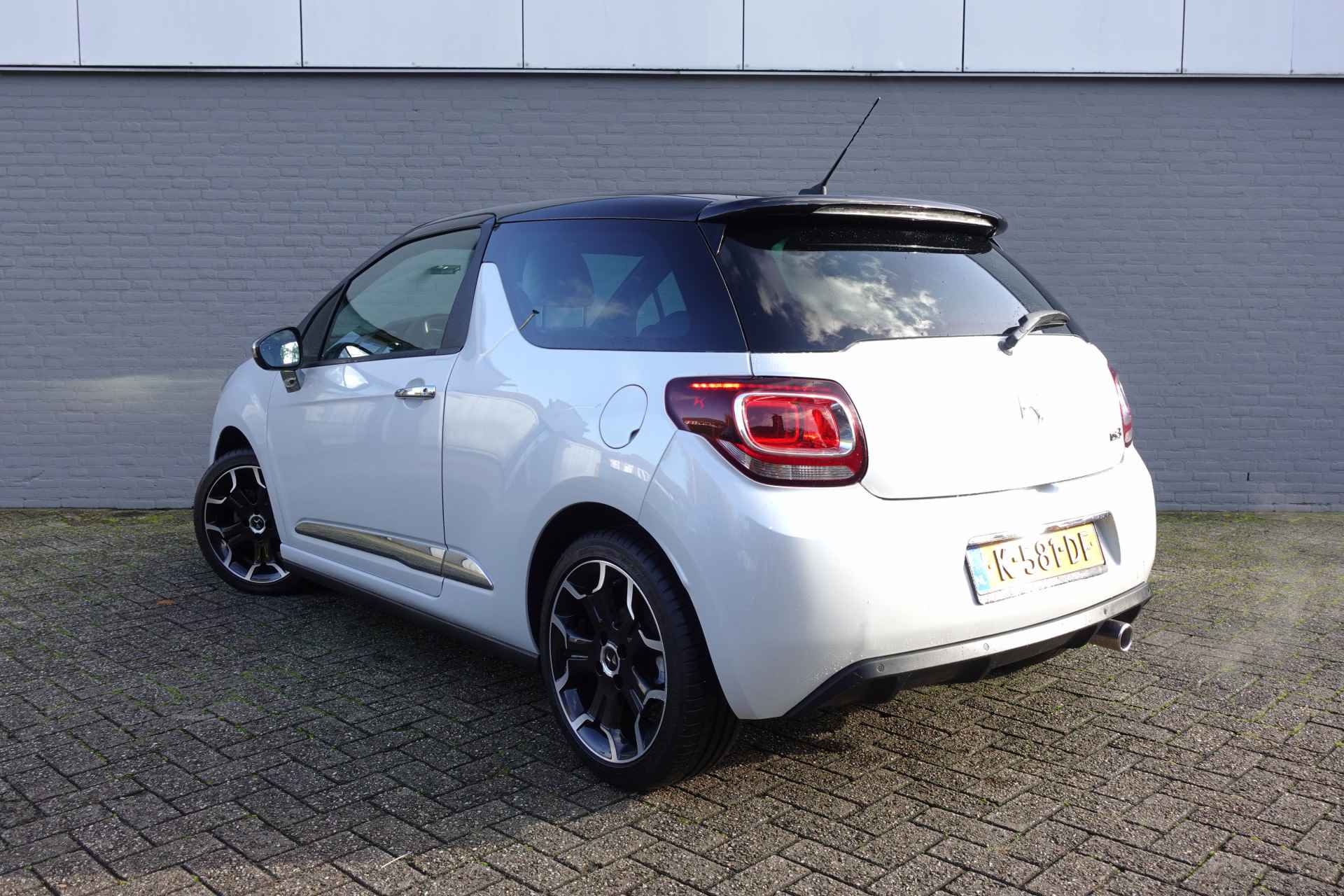 DS DS 3 1.2 PureTech Performance Line | AUTOMAAT | LEDER | NAV | CARPLAY | LED | LAGE KM! - 2/37