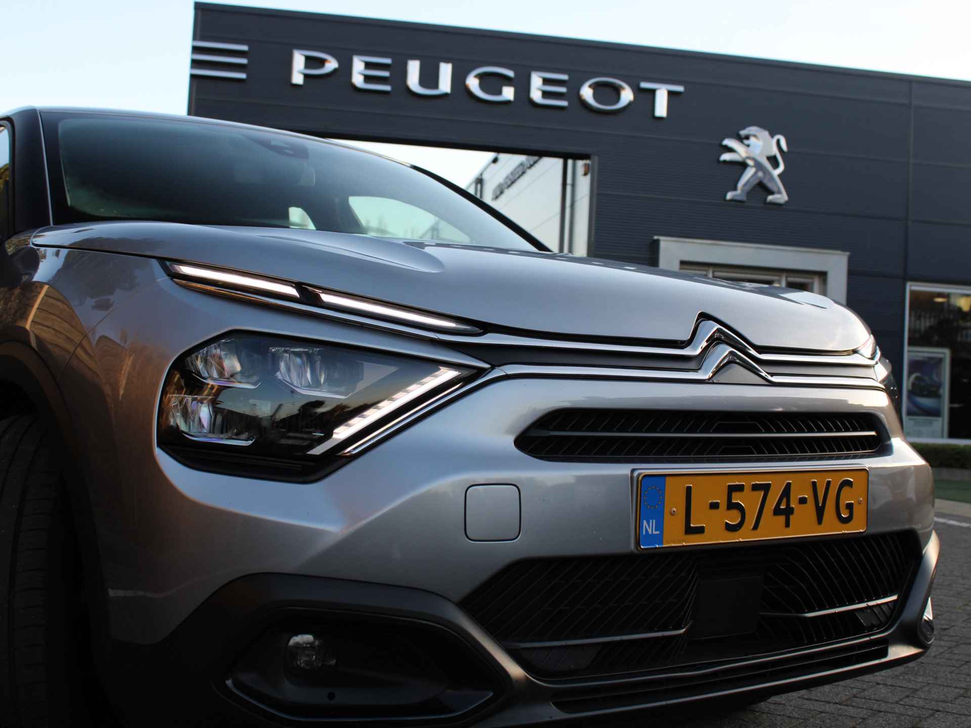 Citroën C4 1.2 Puretech 100PK Feel Navigatie, Parkeersensoren Achter, Cruise Control, Climate Control, Led Koplampen - 4/32