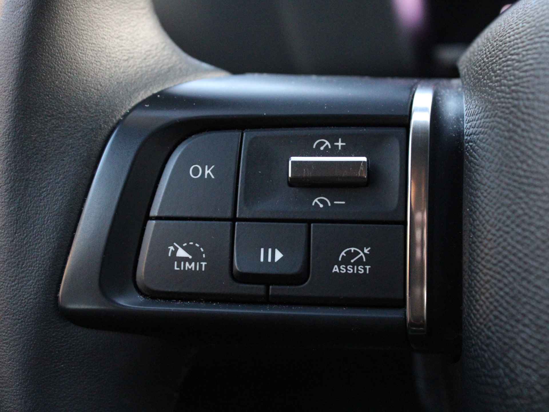 Citroën C4 1.2 Puretech 100PK Feel Navigatie, Parkeersensoren Achter, Cruise Control, Climate Control, Led Koplampen - 18/32