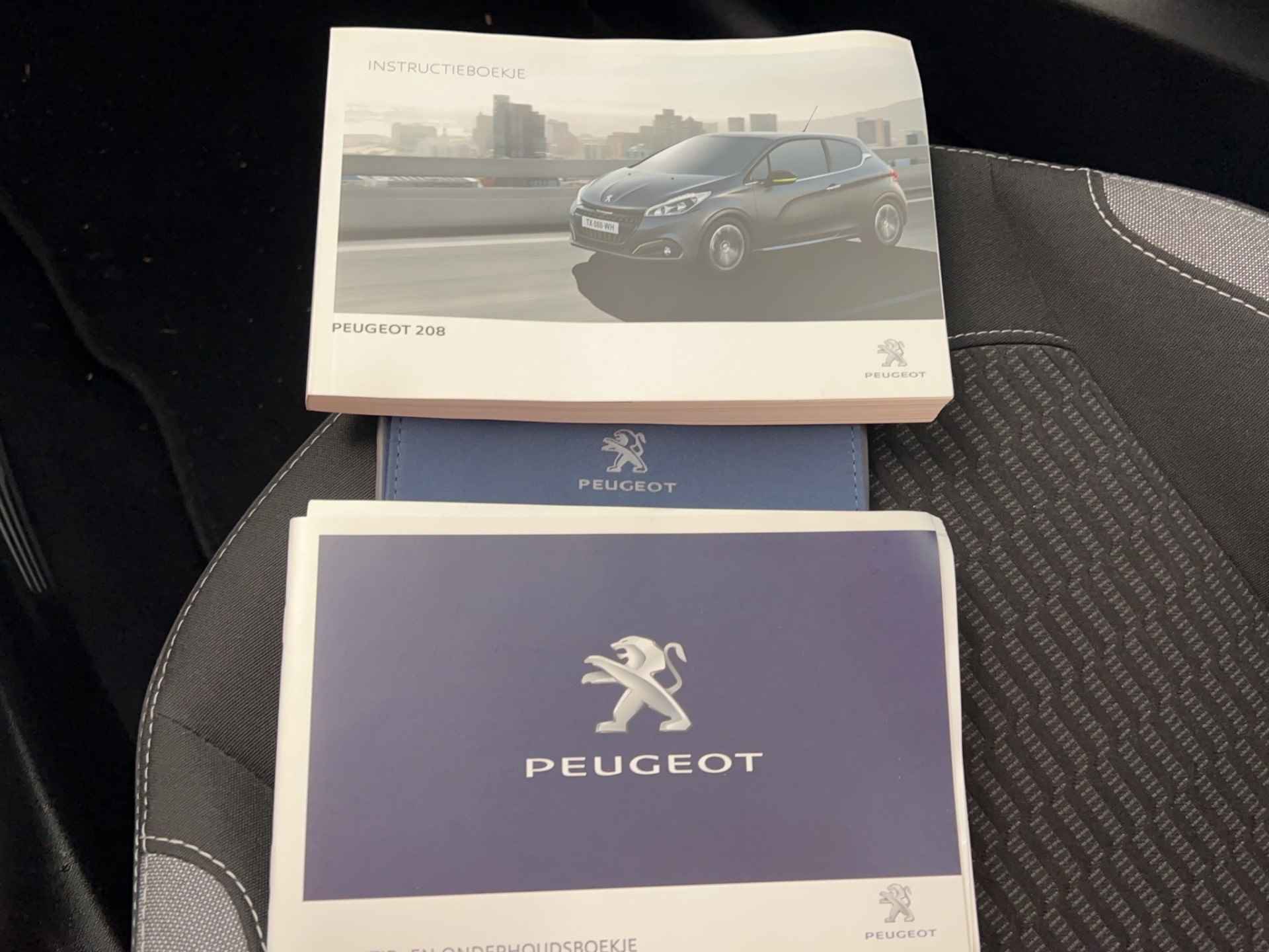 Peugeot 208 1.2 PureTech Active | airco | automaat! - 23/28