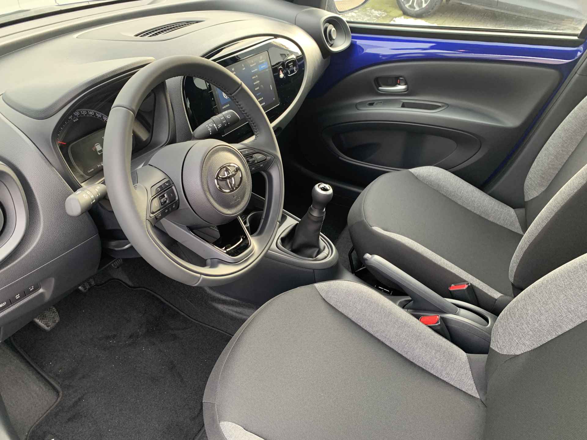 Toyota Aygo X 1.0 VVT-i MT Play NL Auto Nieuw UIT VOORRAAD! SNEL RIJDEN - 6/18