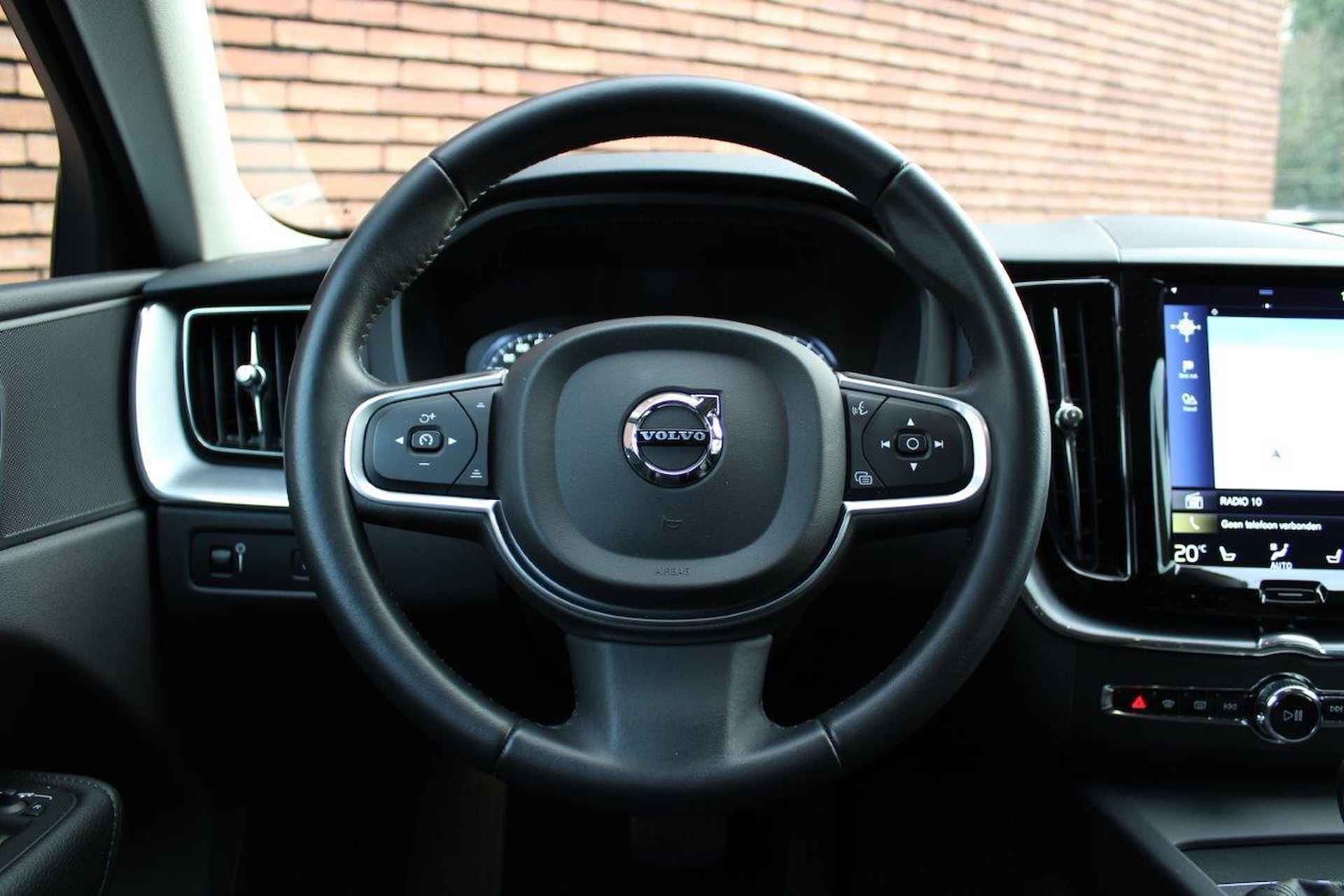 Volvo XC60 T5 AUT8 250PK Momentum, Trekhaak, Styling Kit, 360 Graden Camera, Adaptieve Cruise Control, BLIS Dodehoekdetectie, Verwarmbare Voorstoelen, 20'' Lichtmetalen Velgen, Navigatie, Climate Control, Bluetooth Telefonie & Multimedia - 5/24