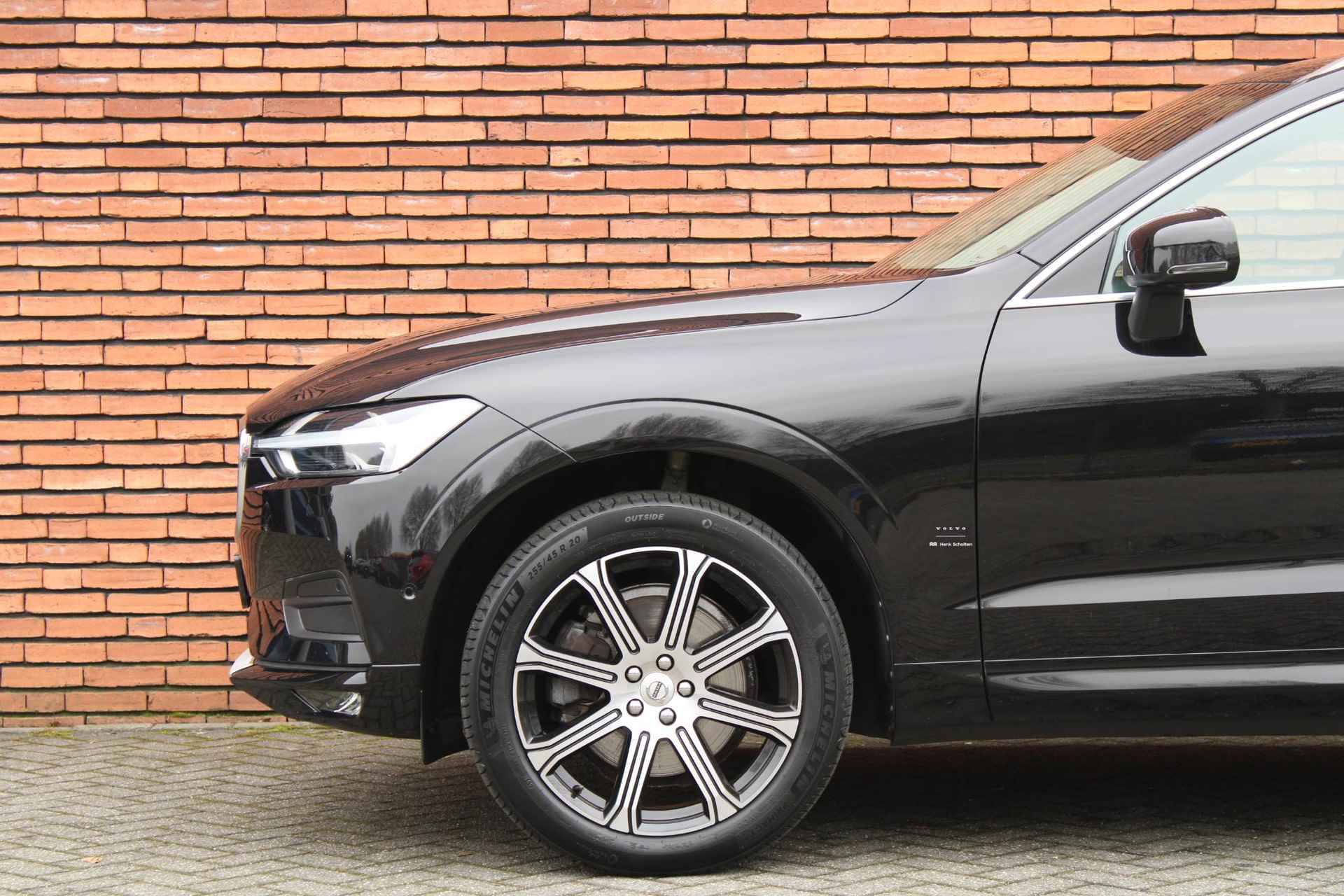 Volvo XC60 T5 AUT8 250PK Momentum | Trekhaak | Styling Kit | 360 Graden Camera | Adaptieve Cruise Control | BLIS Dodehoekdetectie | Verwarmbare Voorstoelen | 20'' Lichtmetalen Velgen | Navigatie | Climate Control | Bluetooth Telefonie & Multimedia - 8/23