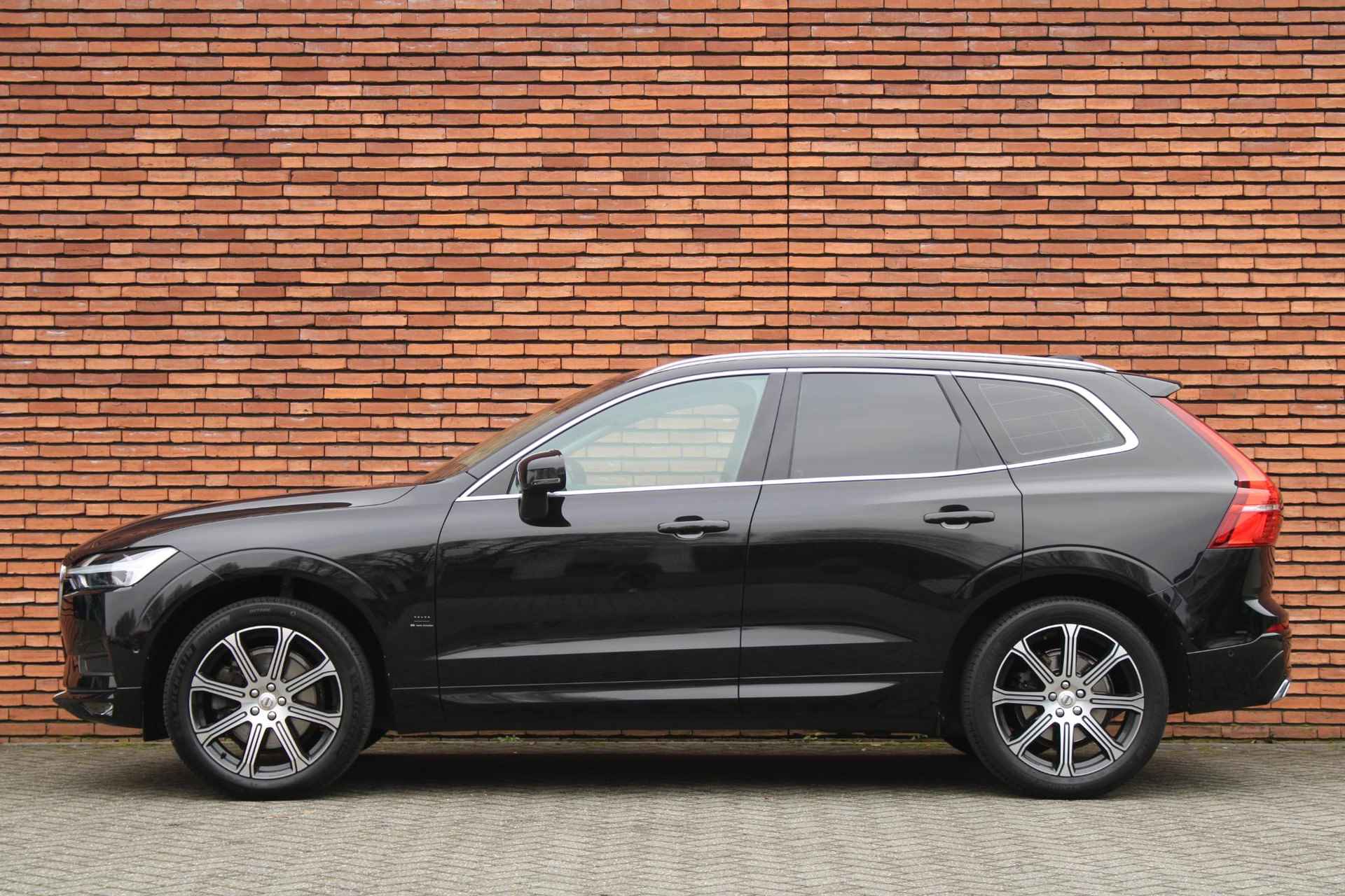 Volvo XC60 T5 AUT8 250PK Momentum | Trekhaak | Styling Kit | 360 Graden Camera | Adaptieve Cruise Control | BLIS Dodehoekdetectie | Verwarmbare Voorstoelen | 20'' Lichtmetalen Velgen | Navigatie | Climate Control | Bluetooth Telefonie & Multimedia - 9/23