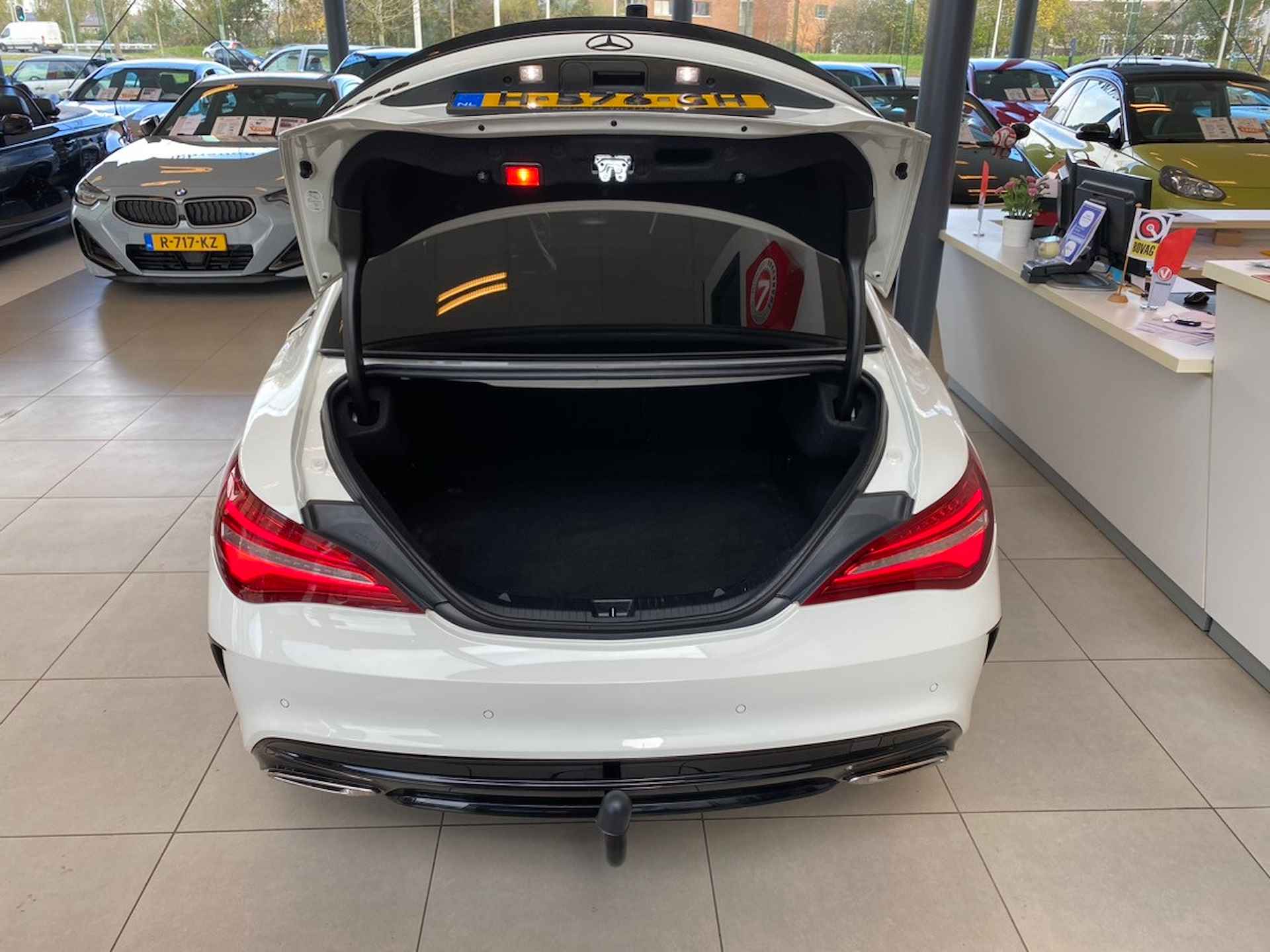 Mercedes-Benz CLA-Klasse 250 AMG Line,WhiteArt-Pakket,Automaat,Panoramadak,Navigatie,Achteruitrijcamera,Trekhaak,V&A Sensoren,Leder/Alcantara-Bekleding&S - 11/33