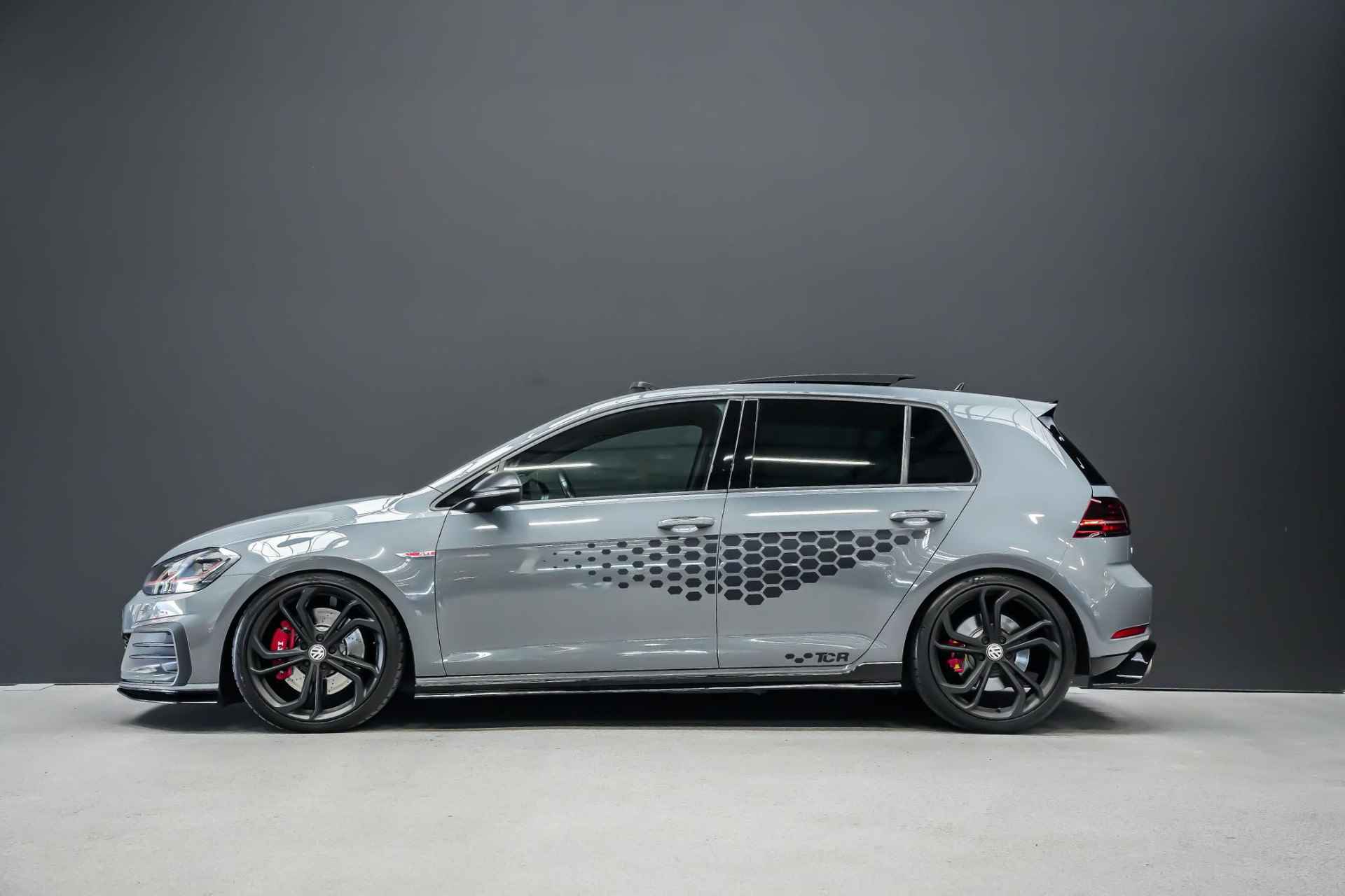 Volkswagen Golf GTI TCR 2.0 400pk TSI Performance pack AUTOMAAT |stage 2|Milltek downpipe + OPF delete|H&R verlagingsveren|panoramadak|Akra|virtual cockpit|Dynaudio|Apple Carplay & Android Auto|elk. stoelen + memory|19"| - 6/52