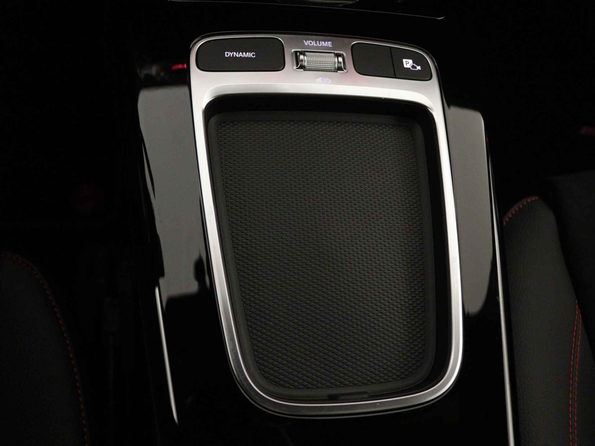 Mercedes-Benz CLA-Klasse Shooting Brake 250 e AMG Line | Nightpakket | Premium Plus Pack | Burmester Surround Sound systeem | Head-up display | USB pakket plus | KEYLESS GO-comfortpakket | MBUX Augmented reality voor navigatie | Parkeerpakket met 360°-camera | - 9/37
