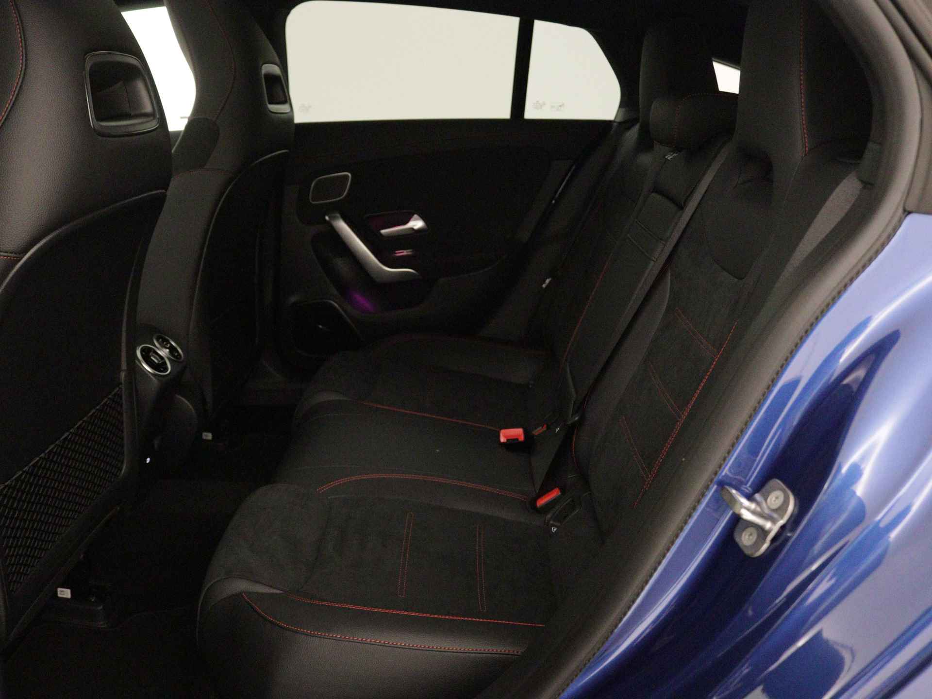 Mercedes-Benz CLA-Klasse Shooting Brake 250 e AMG Line | Nightpakket | Premium Plus Pack | Burmester Surround Sound systeem | Head-up display | USB pakket plus | KEYLESS GO-comfortpakket | MBUX Augmented reality voor navigatie | Parkeerpakket met 360°-camera | - 16/37