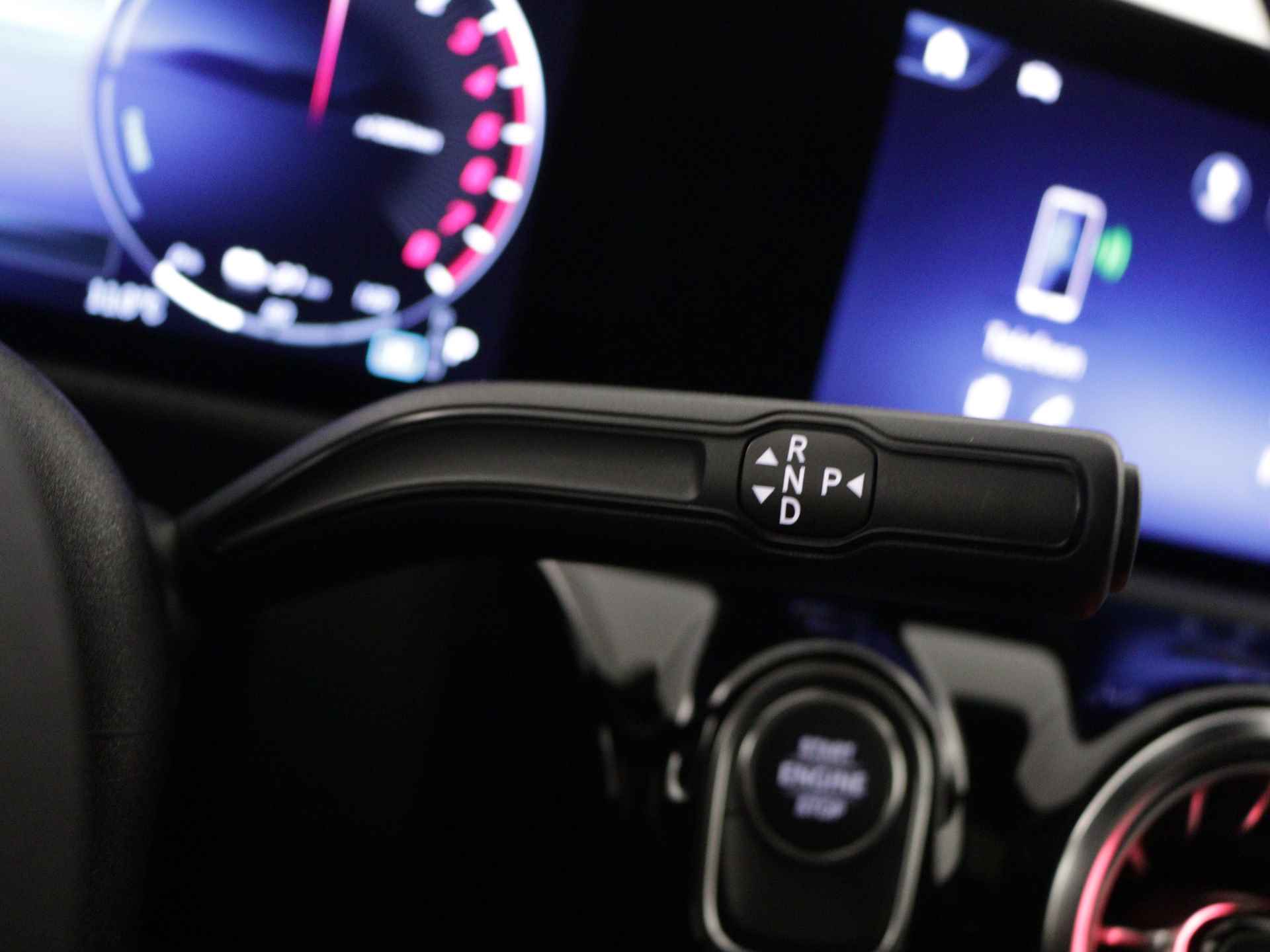 Mercedes-Benz CLA-Klasse Shooting Brake 250 e AMG Line | Nightpakket | Premium Plus Pack | Burmester Surround Sound systeem | Head-up display | USB pakket plus | KEYLESS GO-comfortpakket | MBUX Augmented reality voor navigatie | Parkeerpakket met 360°-camera | - 17/37