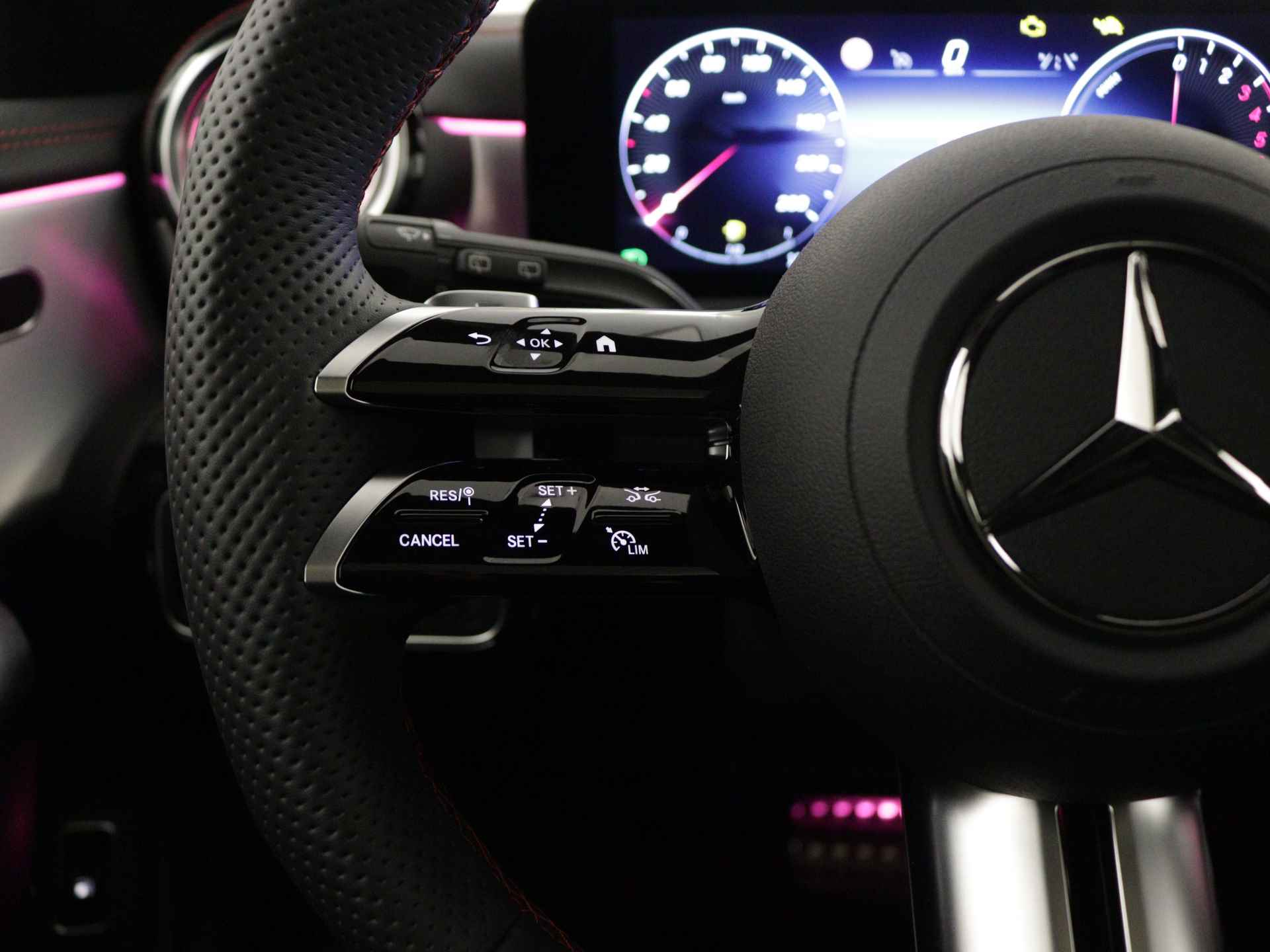 Mercedes-Benz CLA-Klasse Shooting Brake 250 e AMG Line | Nightpakket | Premium Plus Pack | Burmester Surround Sound systeem | Head-up display | USB pakket plus | KEYLESS GO-comfortpakket | MBUX Augmented reality voor navigatie | Parkeerpakket met 360°-camera | - 18/37