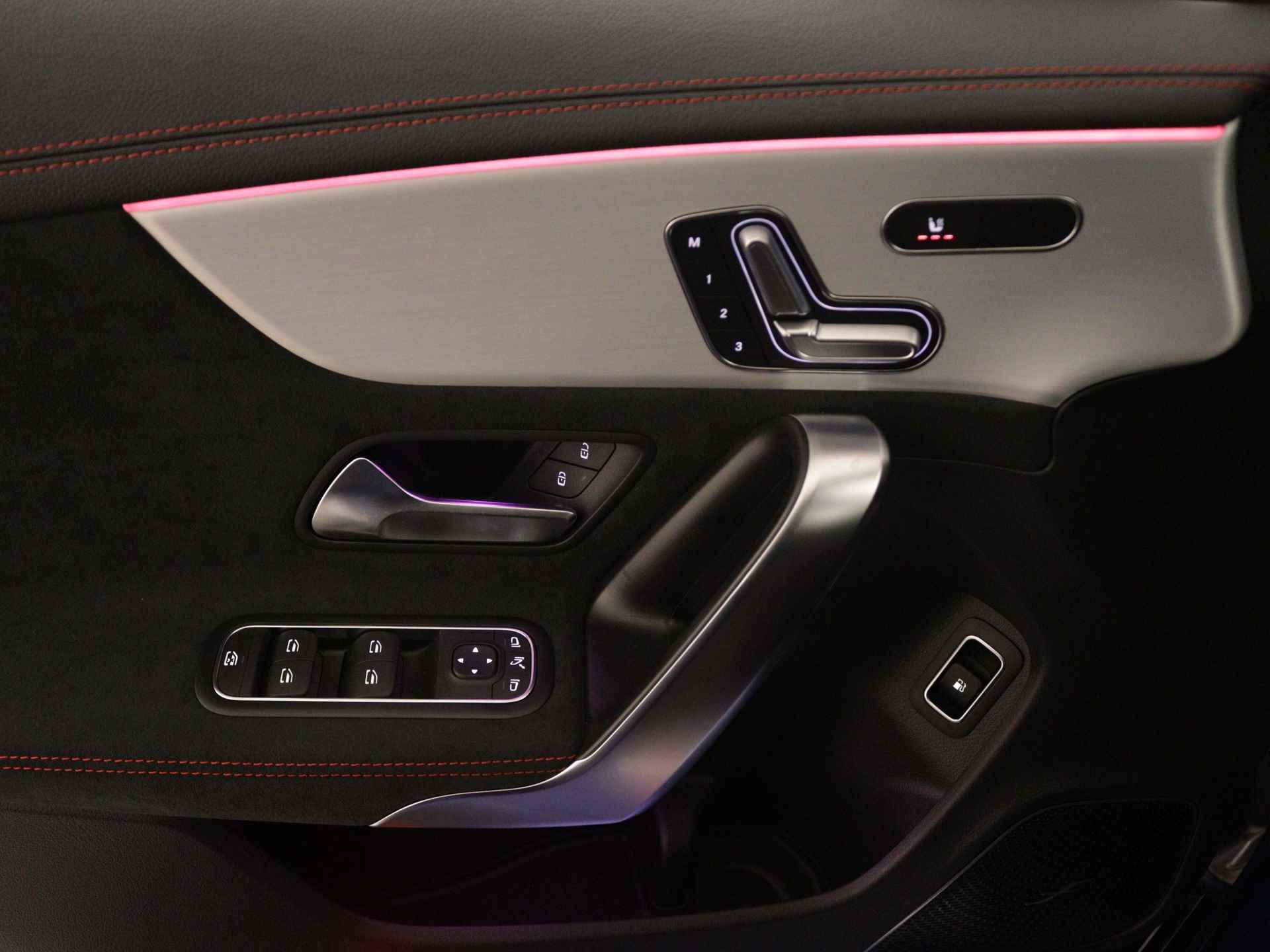 Mercedes-Benz CLA-Klasse Shooting Brake 250 e AMG Line | Nightpakket | Premium Plus Pack | Burmester Surround Sound systeem | Head-up display | USB pakket plus | KEYLESS GO-comfortpakket | MBUX Augmented reality voor navigatie | Parkeerpakket met 360°-camera | - 27/37